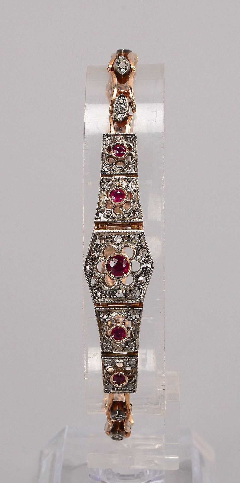 Armband (im Art déco-Stil), 585 GG/Silber, mit Rubinbesatz und Diamanten/zusammen ca. 0,66 ct, Stein - Bild 2 aus 2