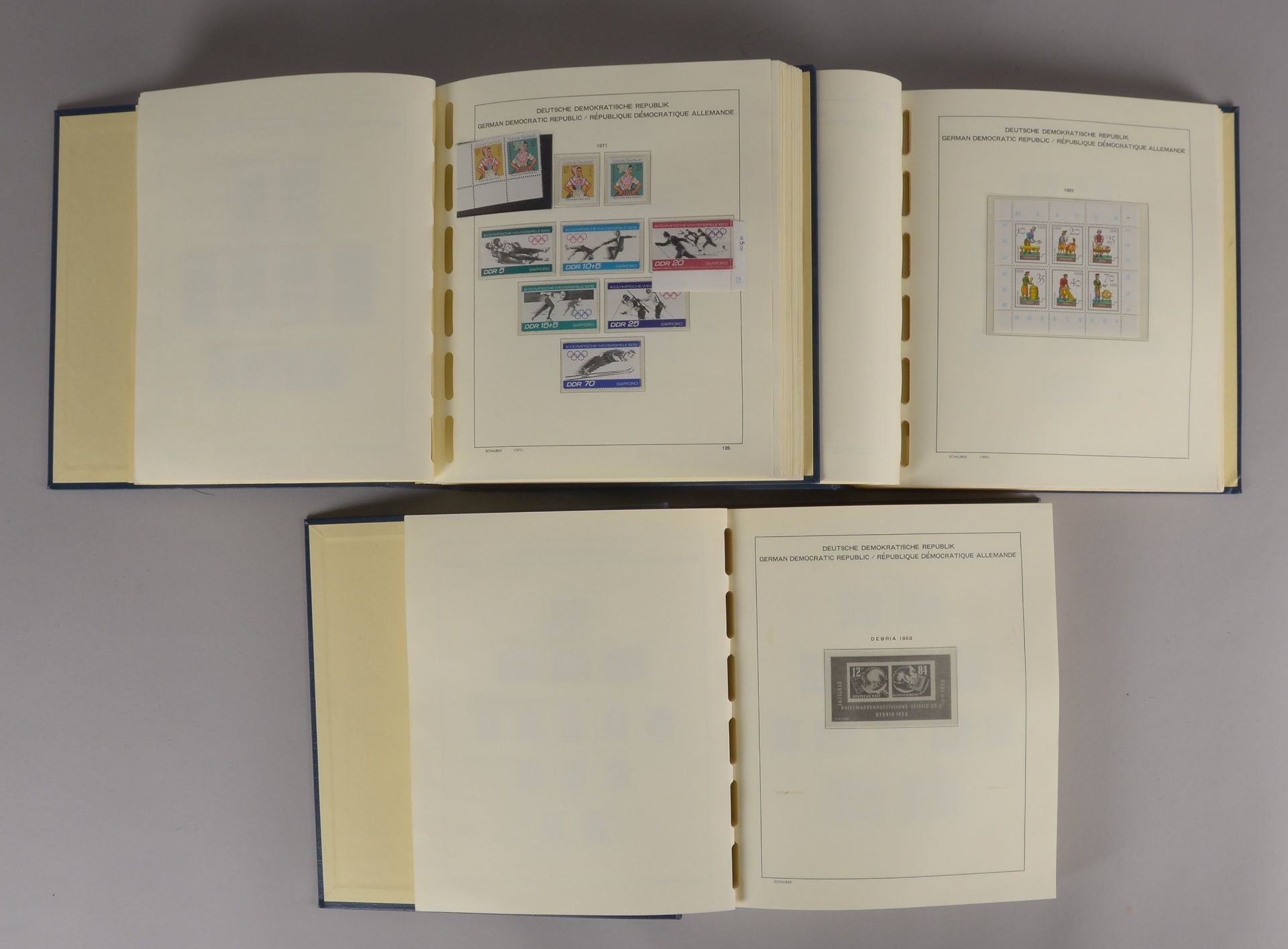 Briefmarken, 1949 - 1990: Sammlung &#039;DDR&#039;, xx, in 3x Falzlos-Alben gesammelt (Michel-Wert c - Image 2 of 3