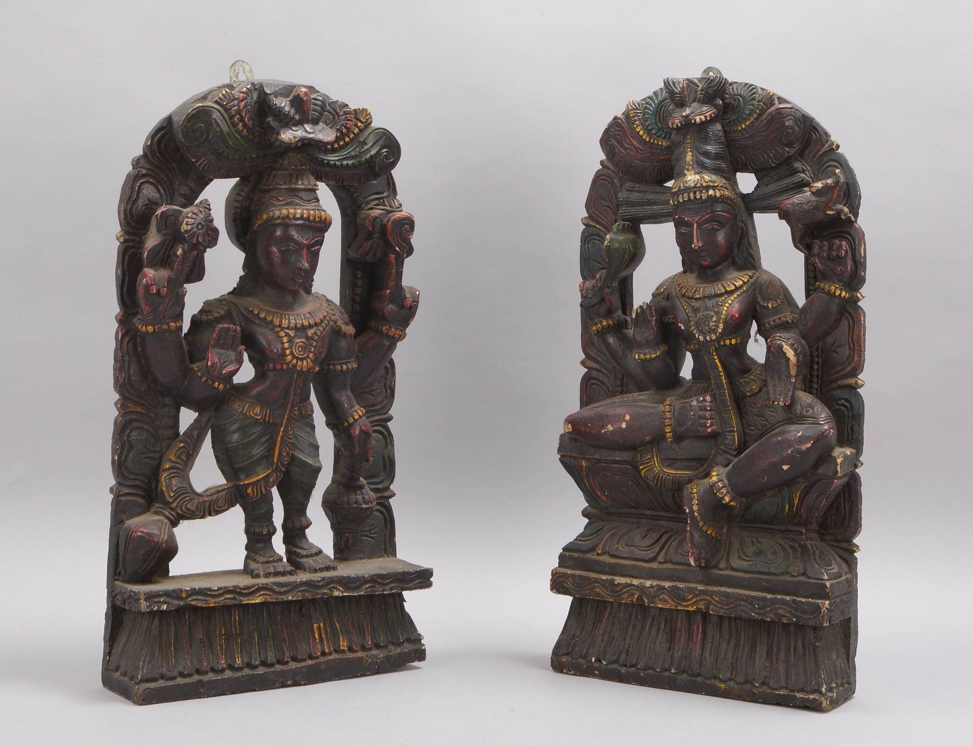2 Holzreliefs (Indien), &#039;Zwei Gottheiten&#039;, Holz farbig gefasst; Ma&szlig;e ... (Farbe mit - Image 2 of 2