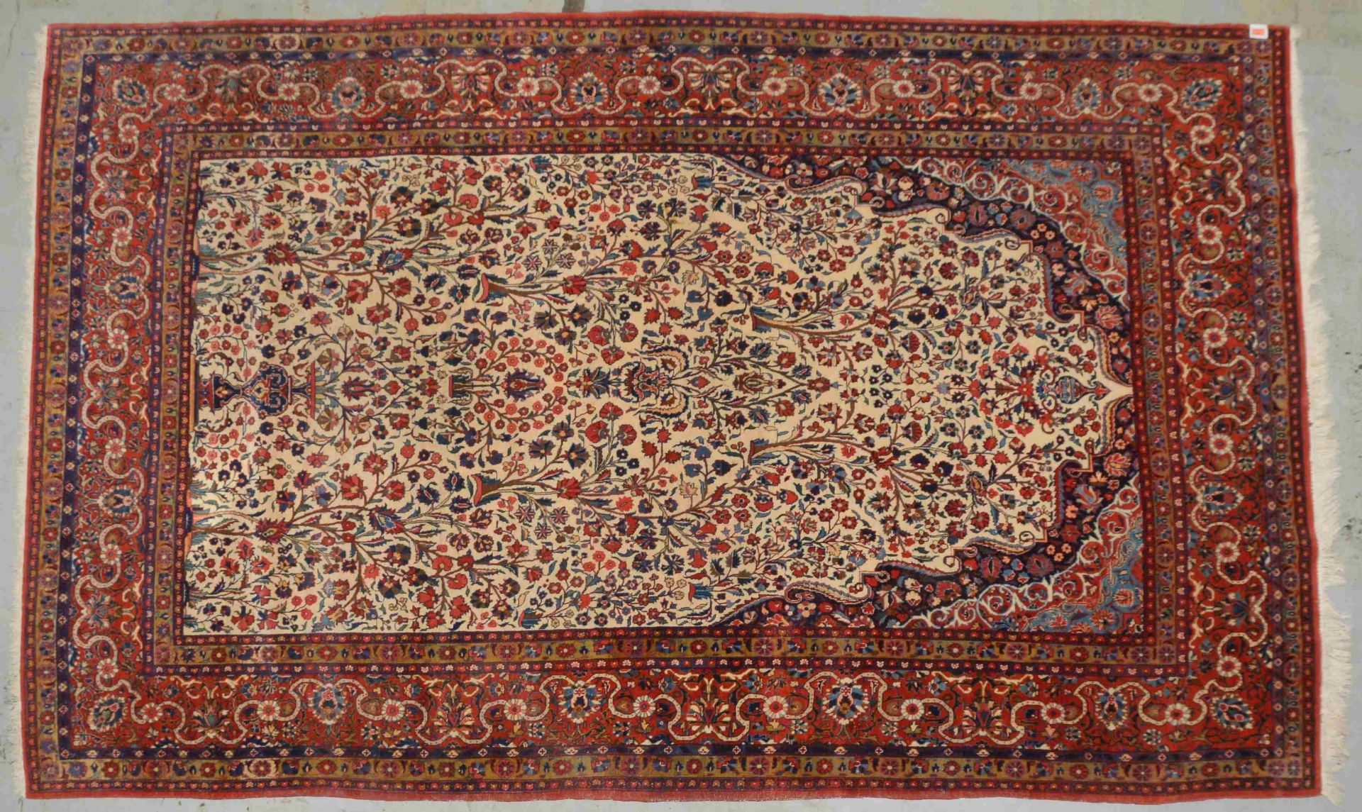 Sarough, feine Knüpfung, Flor in gutem Zustand; Maße 357 x 220 cm