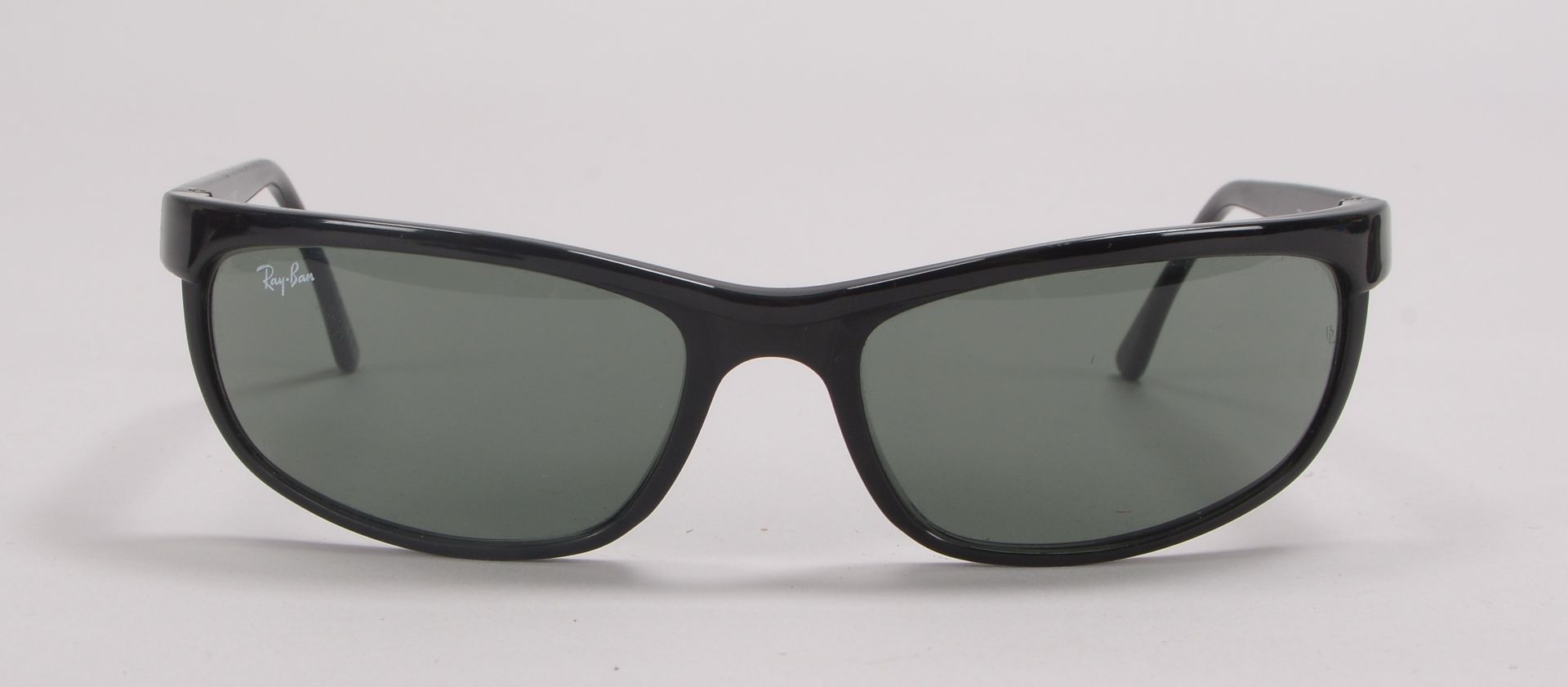 Ray Ban, Designer-Sonnenbrille, im Etui - in gepflegtem Zustand; Rahmenbreite 15 cm 