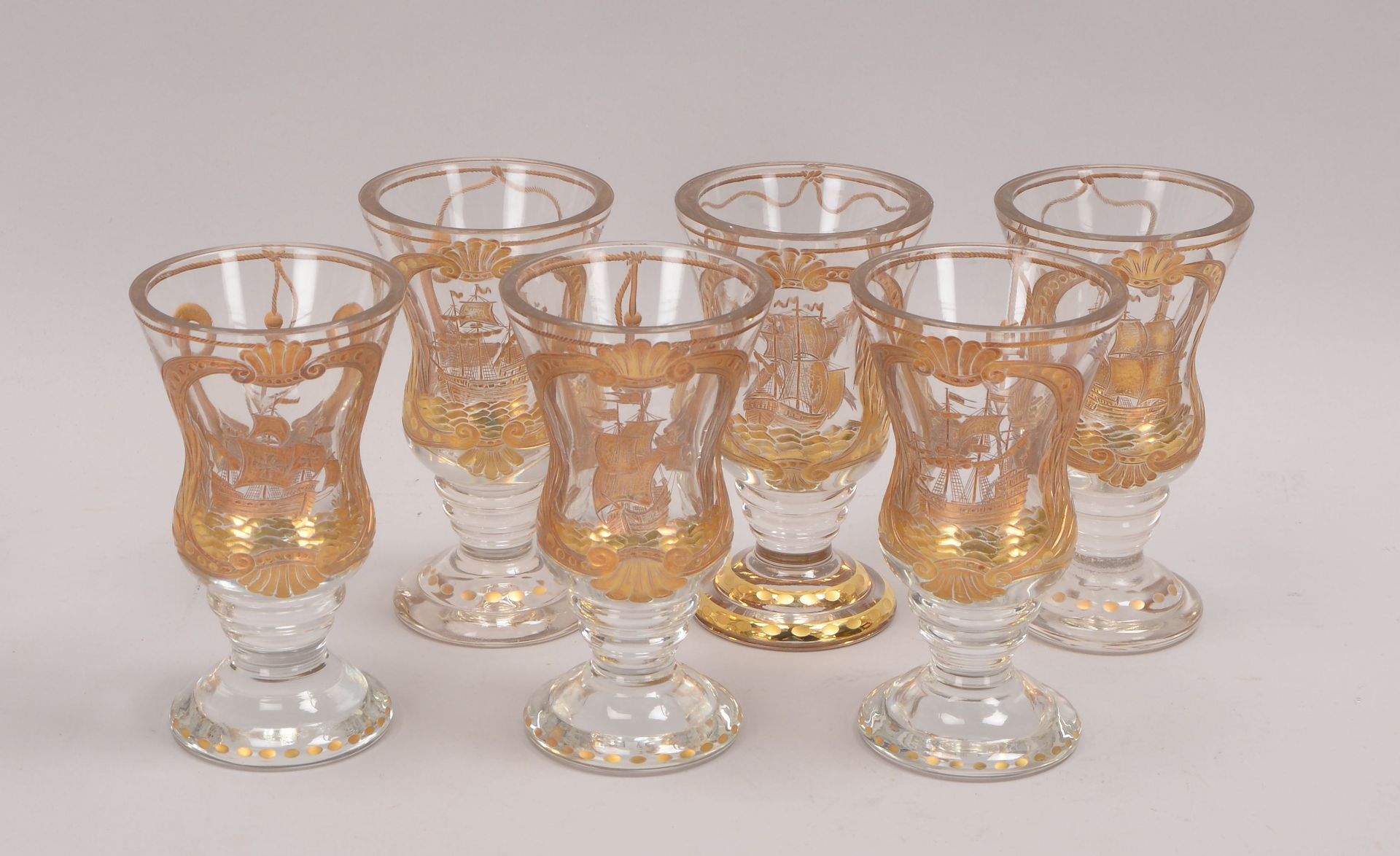 Satz Trinkgl&auml;ser (Tschechien), dickwandiges Glas, Wandung ge&auml;tzt und vergoldet, mit versch - Image 2 of 2