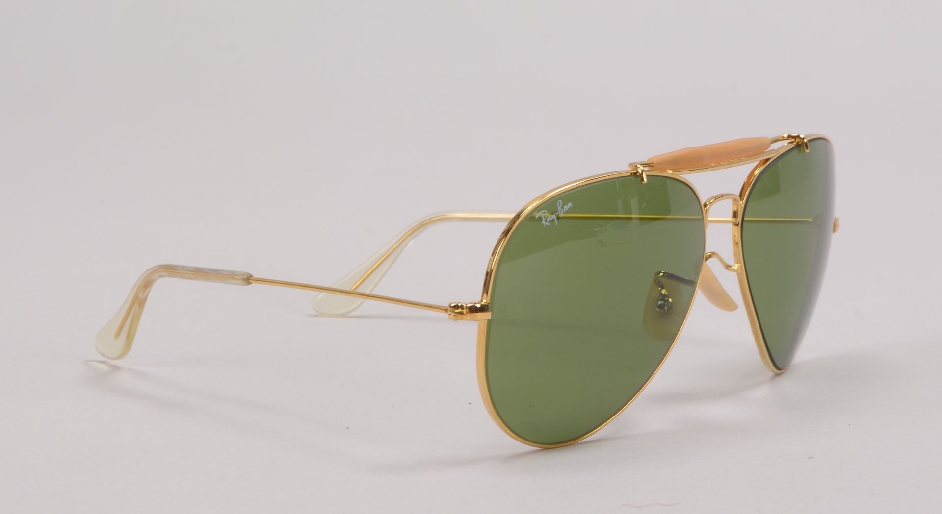 Ray Ban, Designer-Sonnenbrille, im Etui - in gepflegtem Zustand; Rahmenbreite 14,5 cm - Bild 2 aus 3