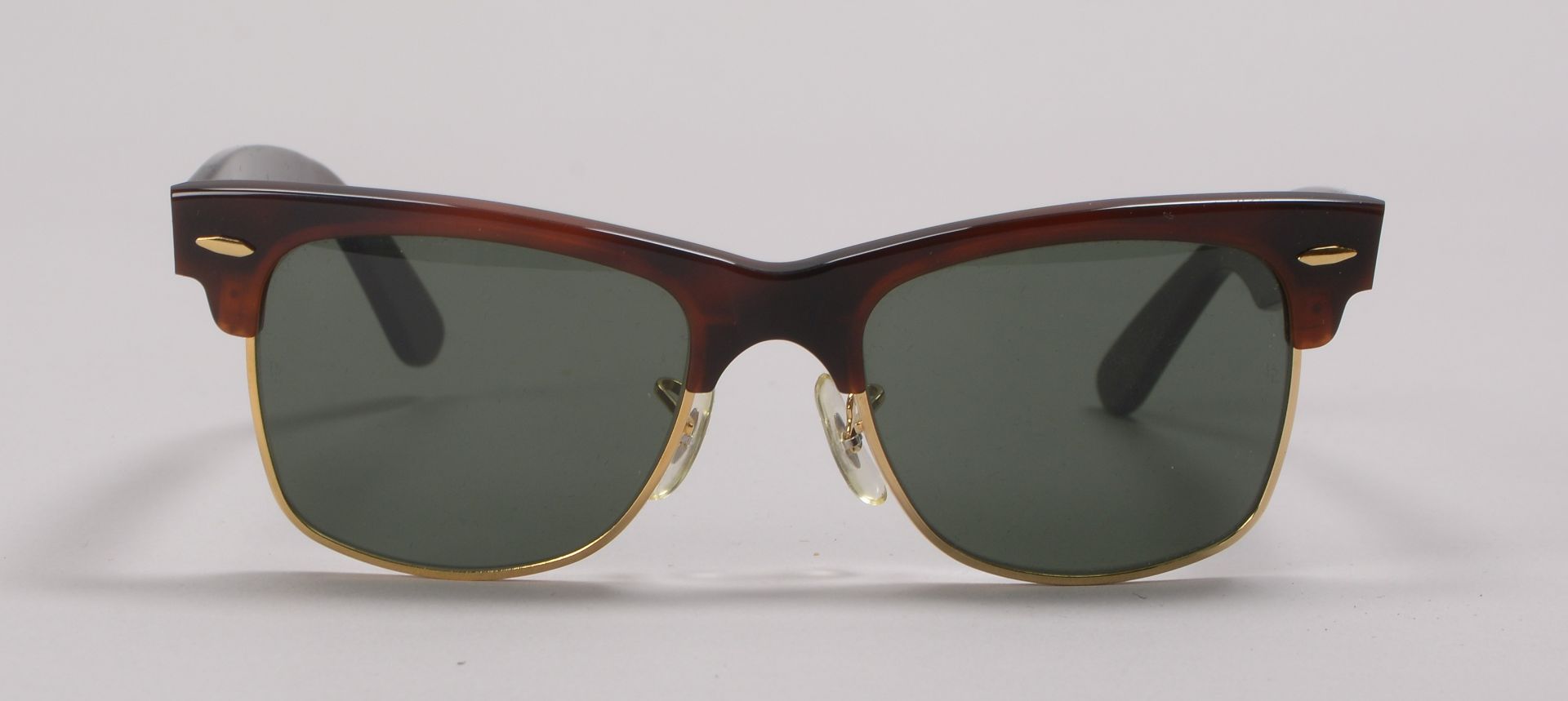 Ray Ban, Designer-Sonnenbrille, im Etui - in gepflegtem Zustand; Rahmenbreite 13,5 cm 