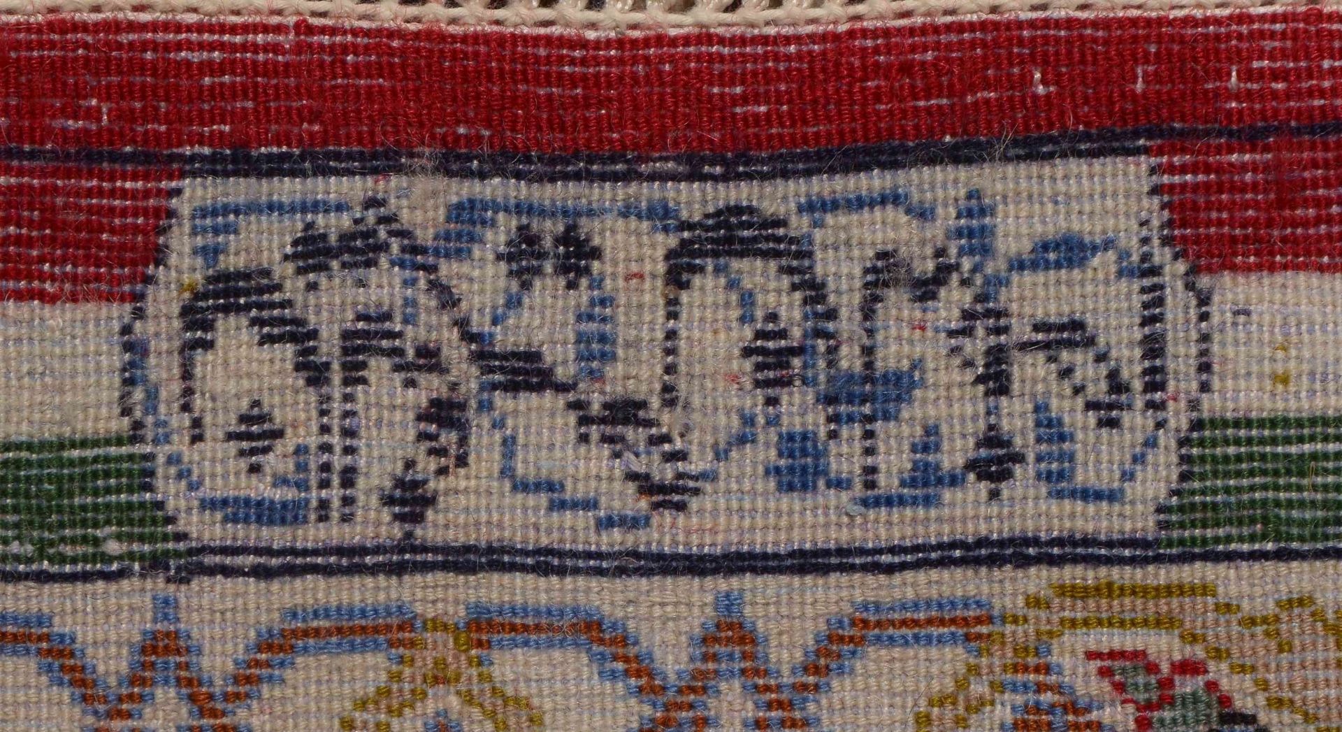 Isfahan, Wolle auf Seide/mit Seidenanteilen, feine Kn&uuml;pfung, signiert, Flor in gutem Zustand, w - Image 4 of 4