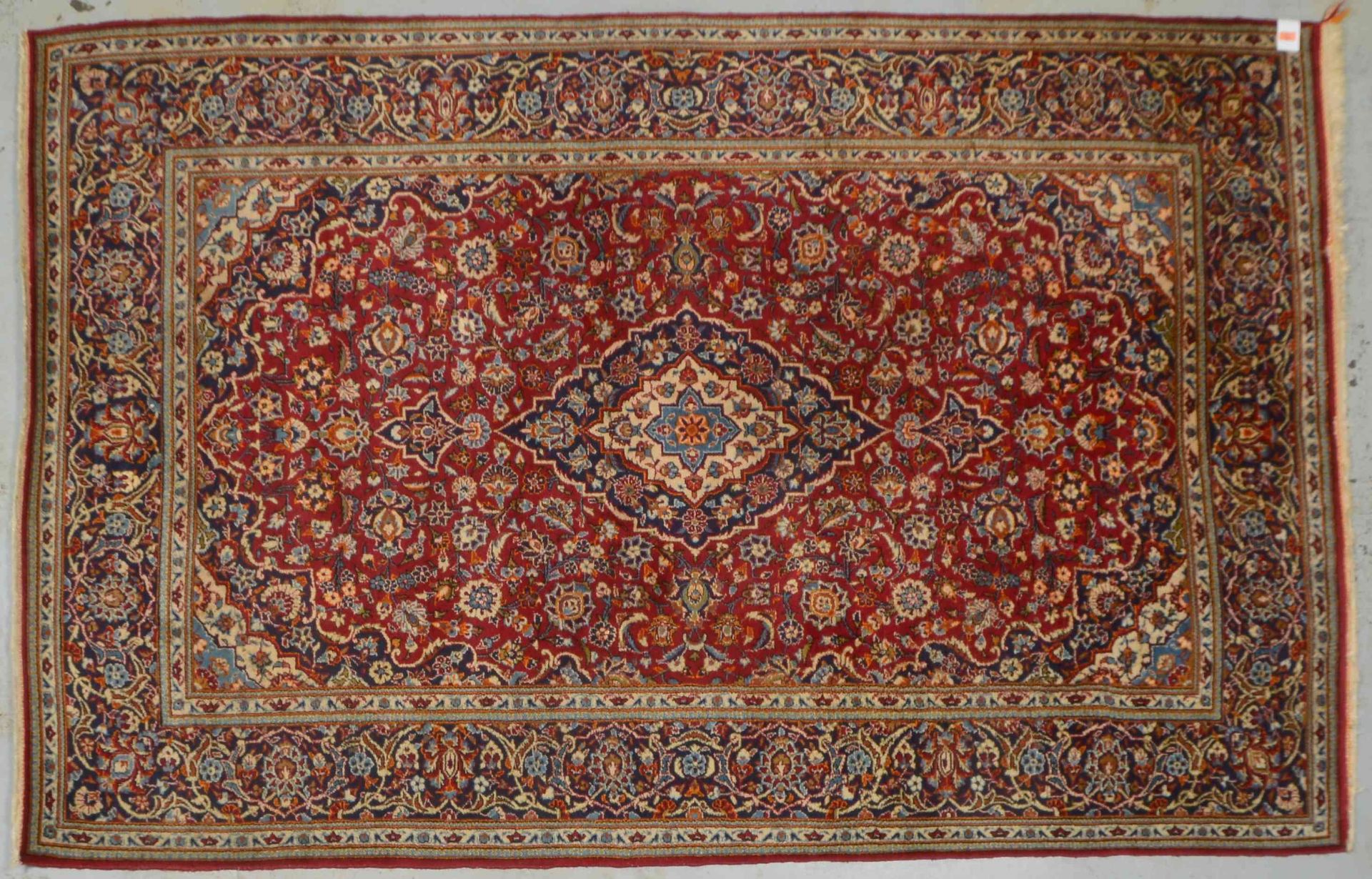 Keshan-Orientteppich, gleichm&auml;&szlig;iger Flor; Ma&szlig;e 304 x 197 cm (mit 2x kleinen Fra&szl