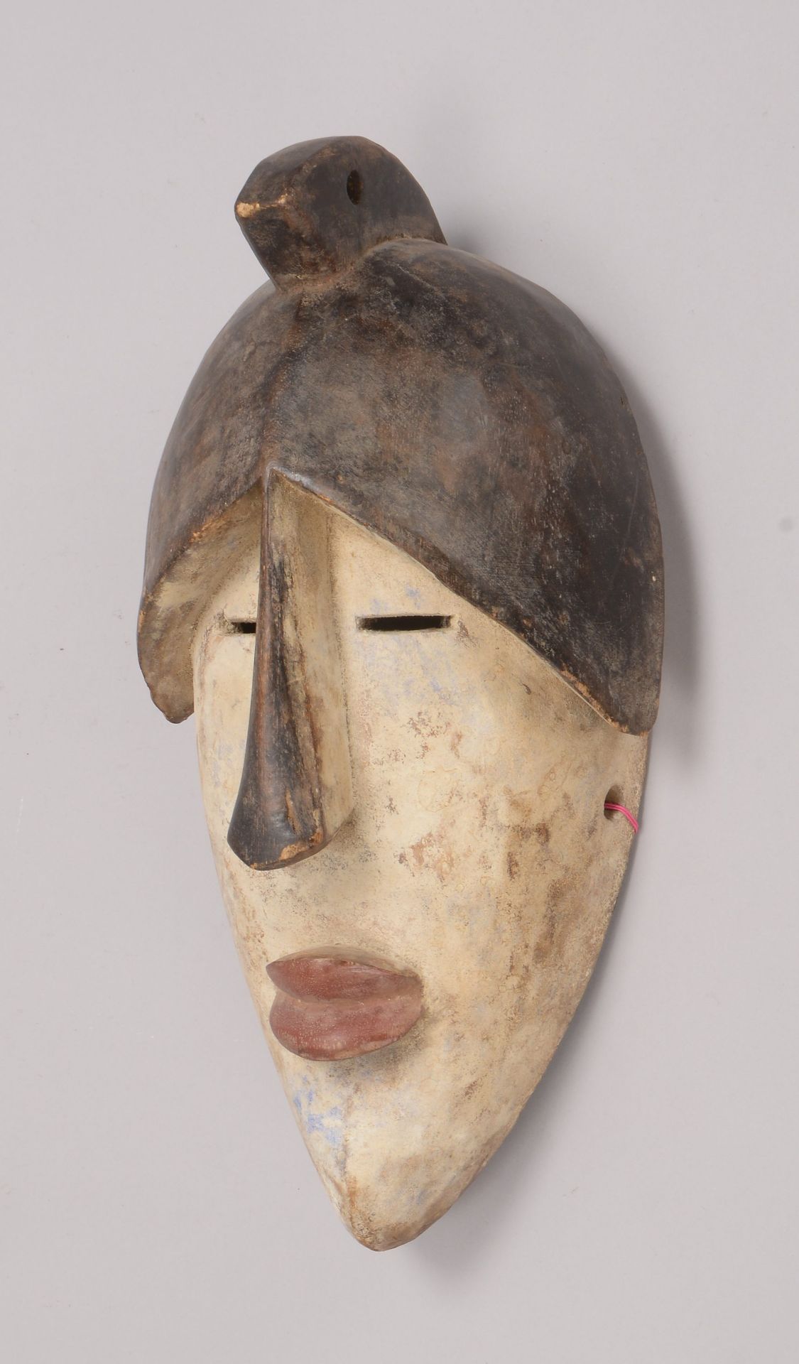 Ritualmaske (wohl Kamerun/Afrika), Holz handgeschnitzt, &#039;Frauengesicht&#039; (Darstellung mit r