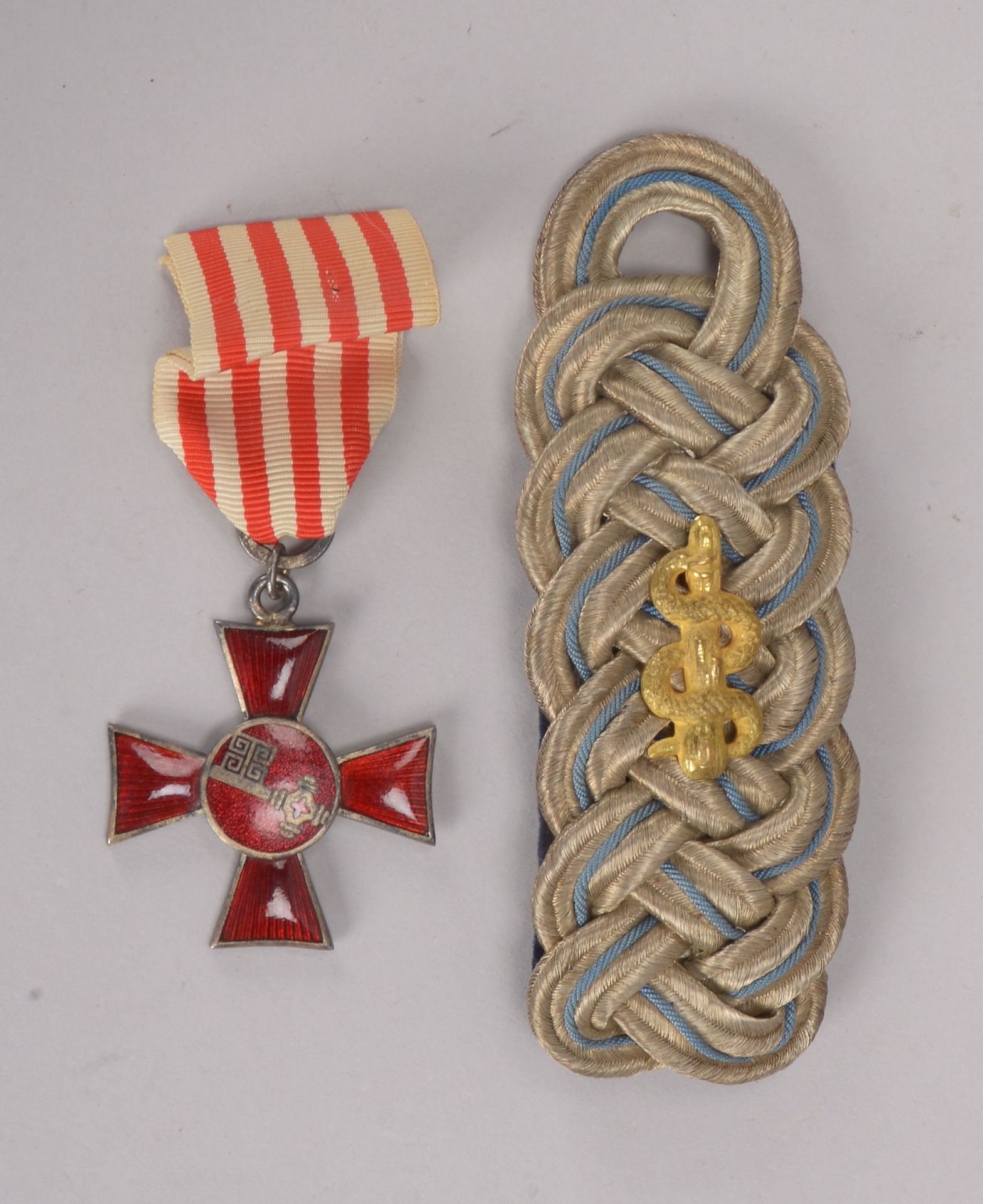 Militaria-Sammlerstücke (I. WK): 1x 'Hanseatenkreuz' (Bremen, 1914), Emaille in gutem Zustand, am Ba