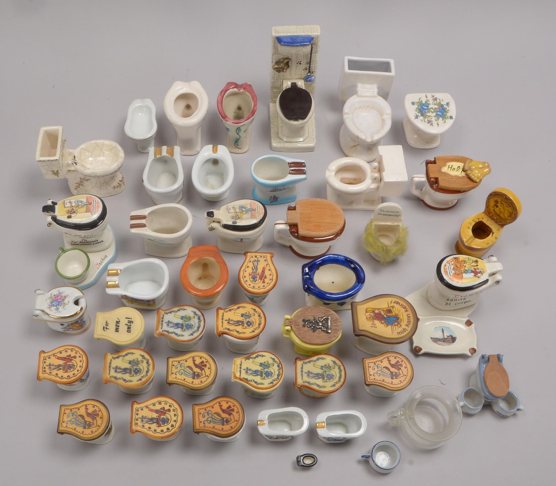Sammlung Miniatur-Lokusse, verschiedene Materialien und Ausf&uuml;hrungen - &uuml;berwiegend Porzell