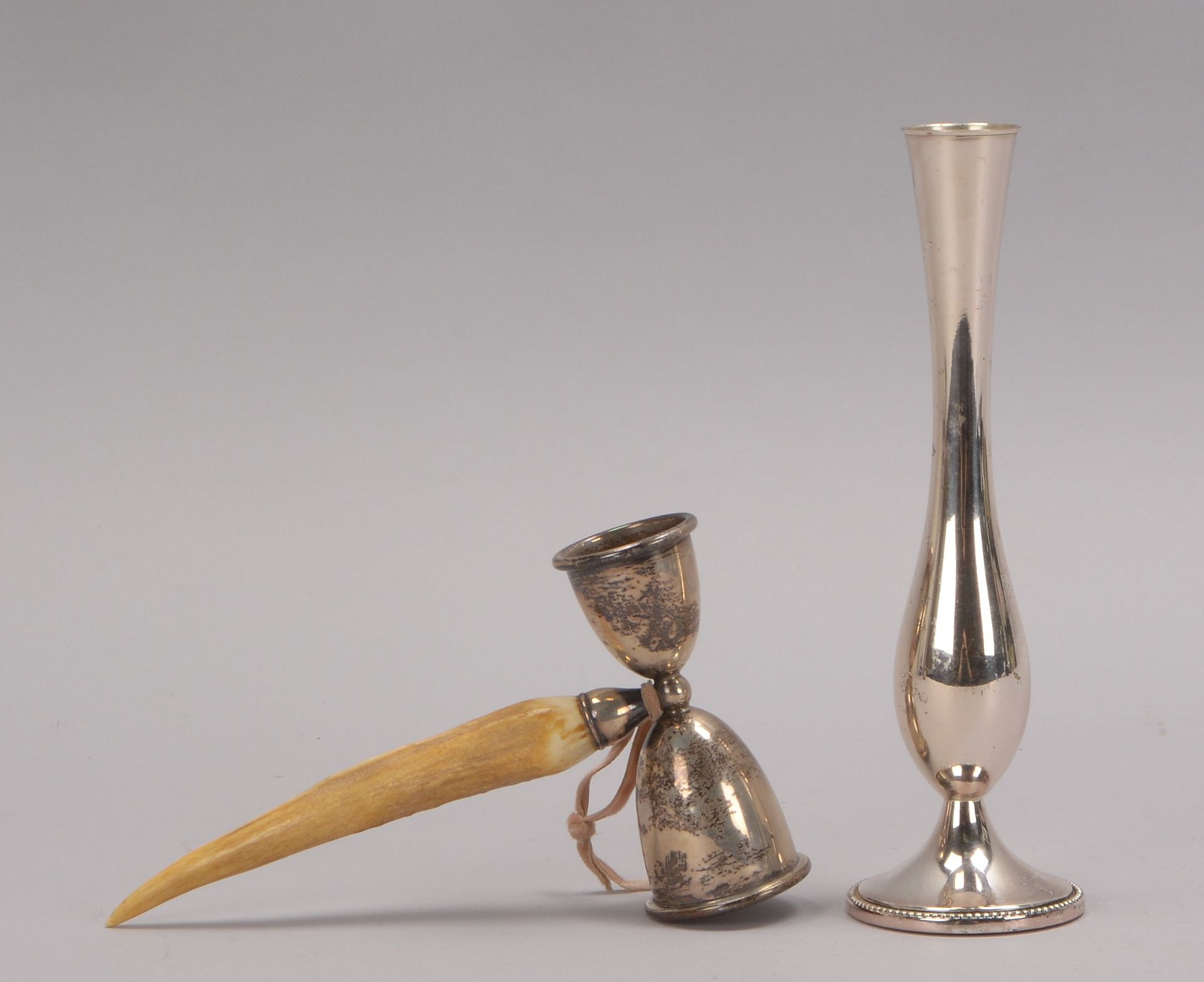 Wilkens, Tischvase, 835 Silber - gef&uuml;llt; H&ouml;he 22 cm; und Silber-Kerzenl&ouml;scher, doppe