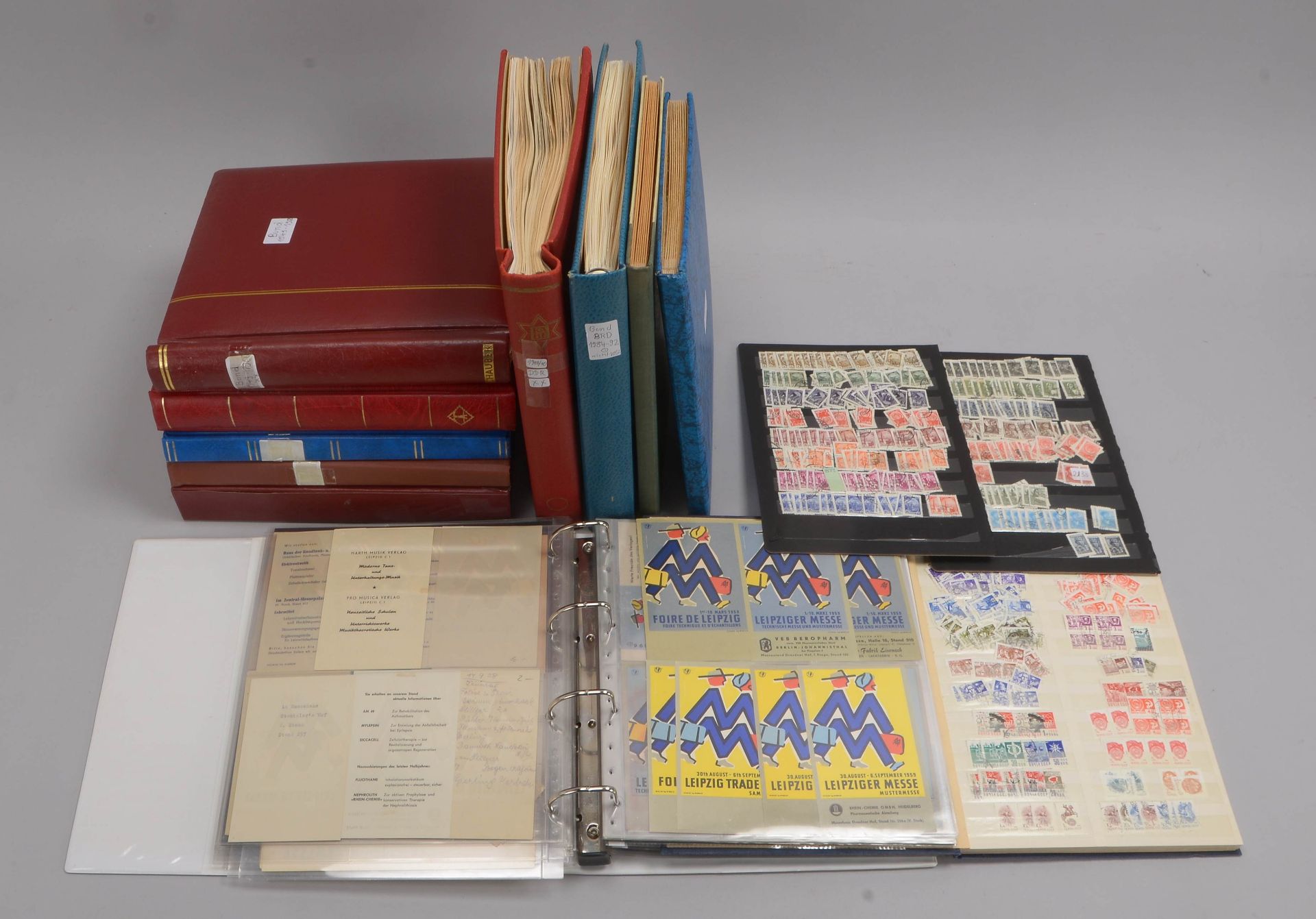 Briefmarken, verschiedene Sammelfelder: 1 Album mit Werbemarken, 1946 - 1990, 2x Alben 'SBZ'/'DDR' a - Bild 2 aus 2
