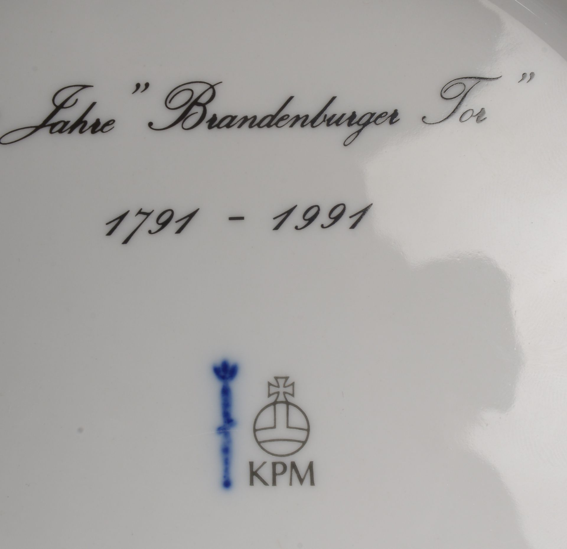 KPM Berlin, 2 Porzellan-Ansichtenteller: Motiv &#039;Brandenburger Tor&#039;, Durchmesser &Oslash; 2 - Image 2 of 2
