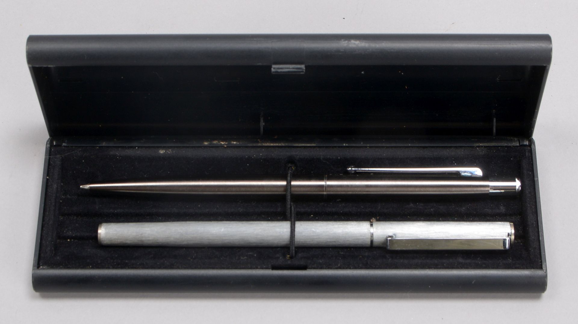 Sammler-Schreibwerkzeuge: Montblanc-Kugelschreiber und Druckbleistift, Kugelschreiberkappe mit Aufdr - Image 2 of 2