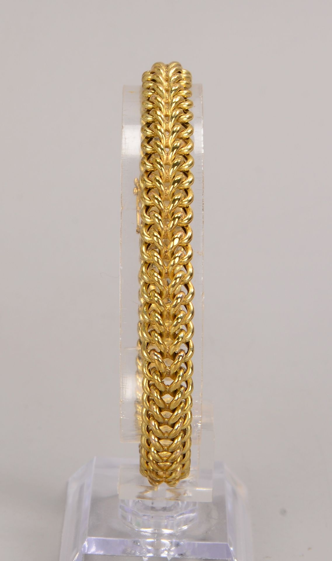 Armband, 333 GG (gestempelt), geflochten, mit Steckschlie&szlig;e; L&auml;nge 20 cm, Gewicht 14, 20 - Image 2 of 2