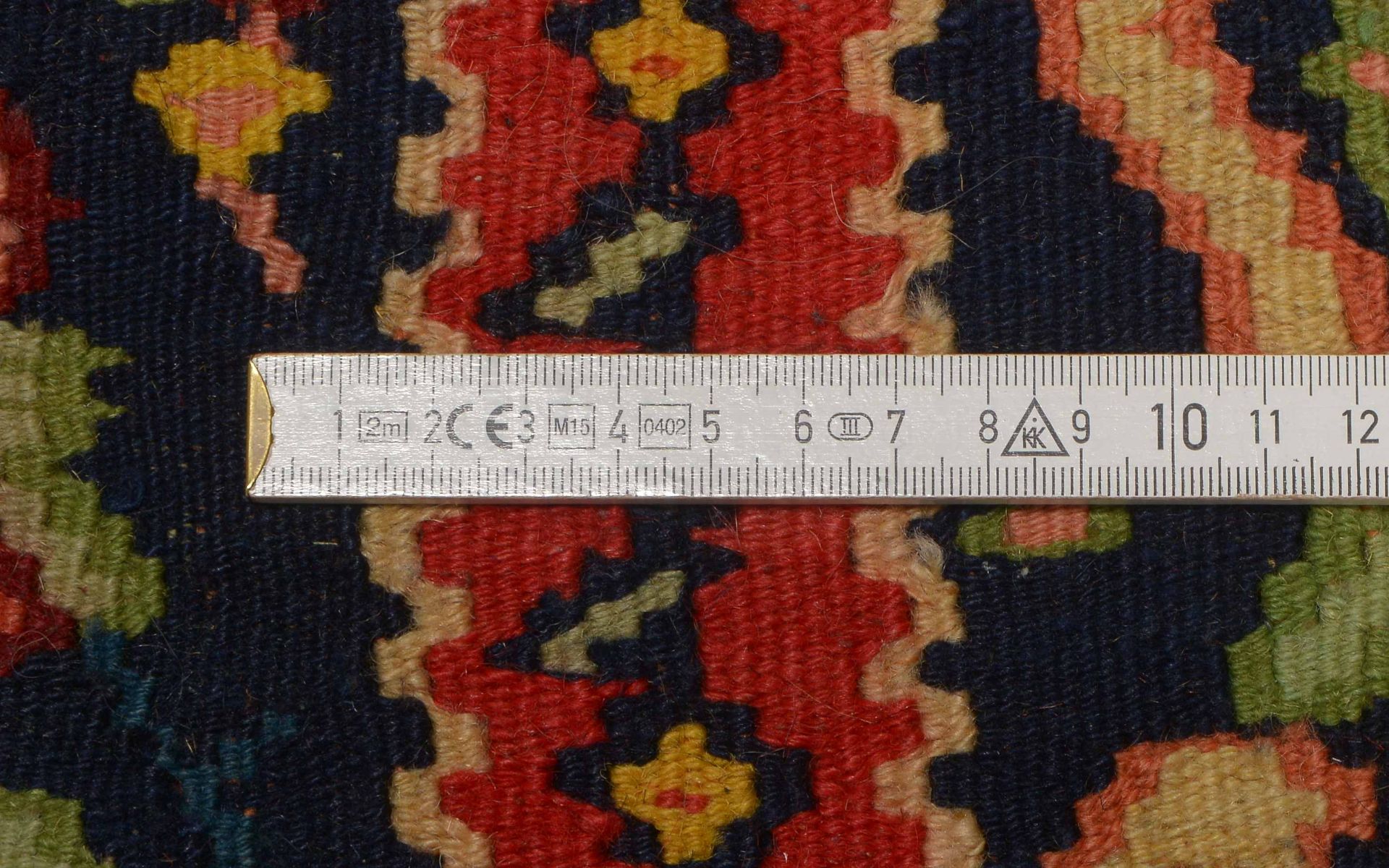 Bidjar-Kelim, antik, Wolle auf Wolle, mit gef&auml;rbter Kette, mit Rosenmotiven auf kontrastreichem - Image 2 of 2