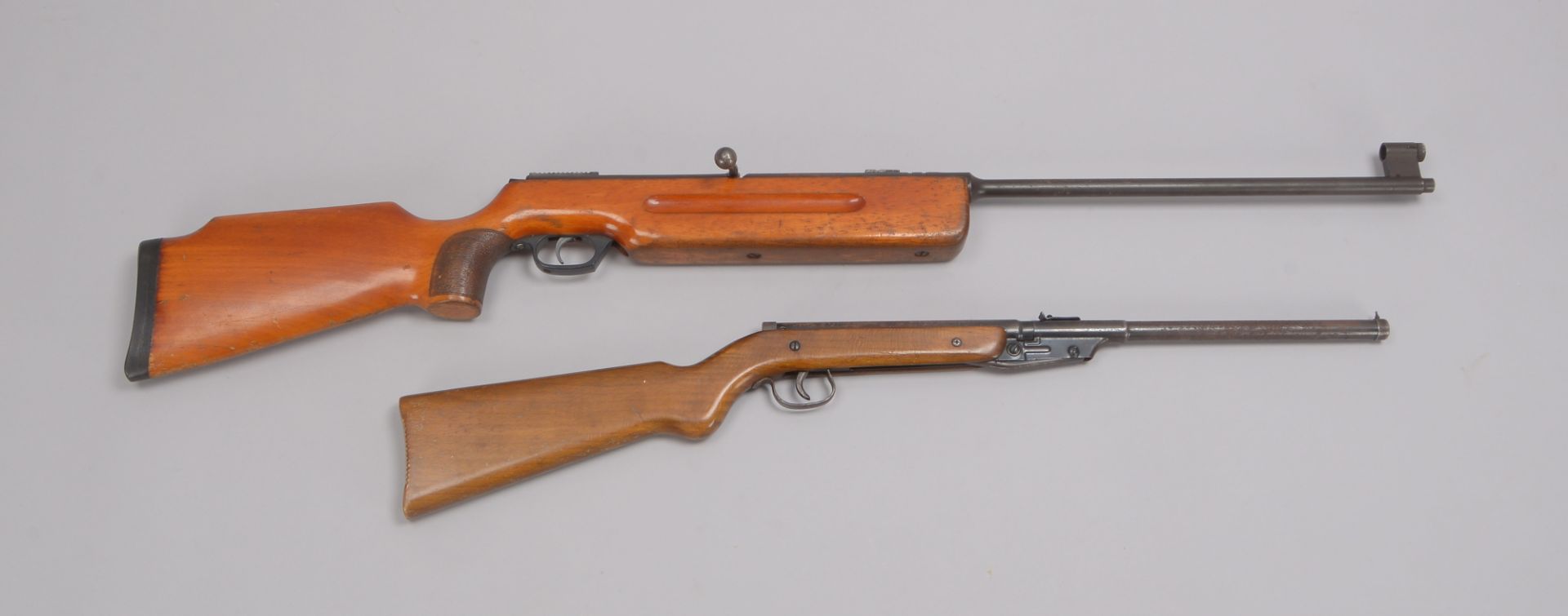 2 Luftgewehre, alt, verschiedene Modelle: &#039;Haenel, Modell 311&#039; (Spannfeder fehlt); und &#0