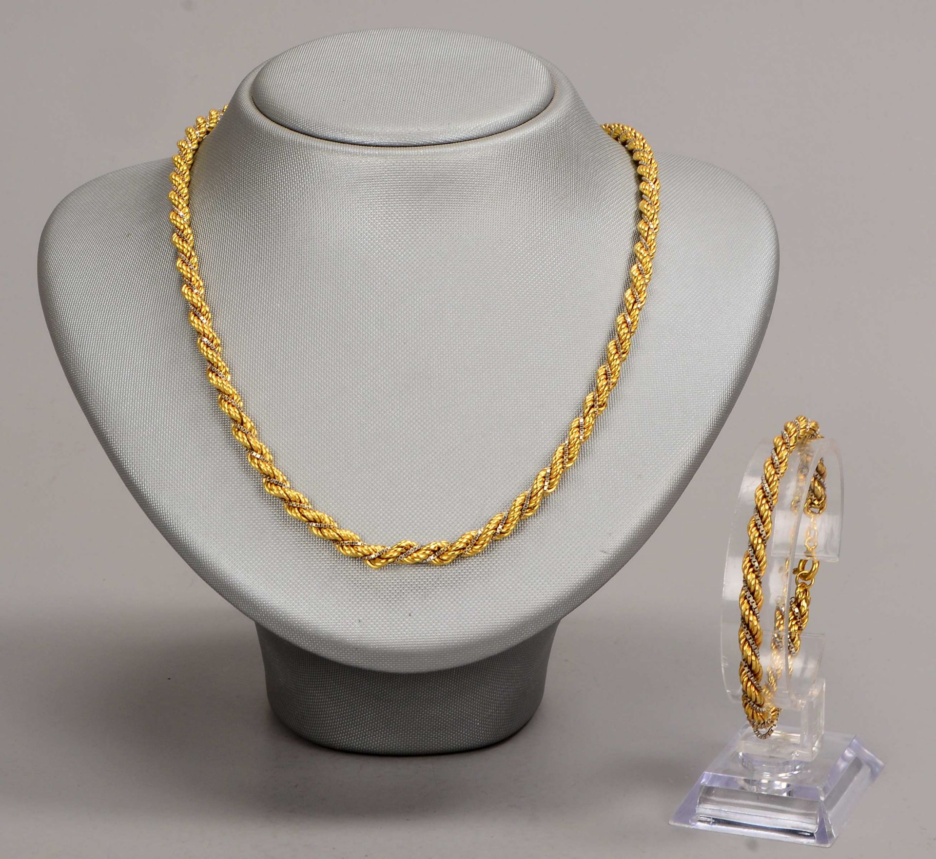 Schmuckset, 750 GG/WG (gestempelt): Collier und Armband, jeweils mit Federringschlie&szlig;e; L&auml