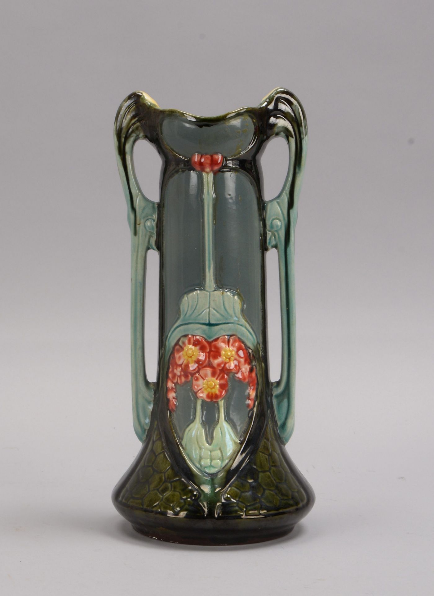 Vase, Keramik, mit Jugendstildekor, Modellnr. &#039;7956&#039;, polychrom staffiert; H&ouml;he 31 cm