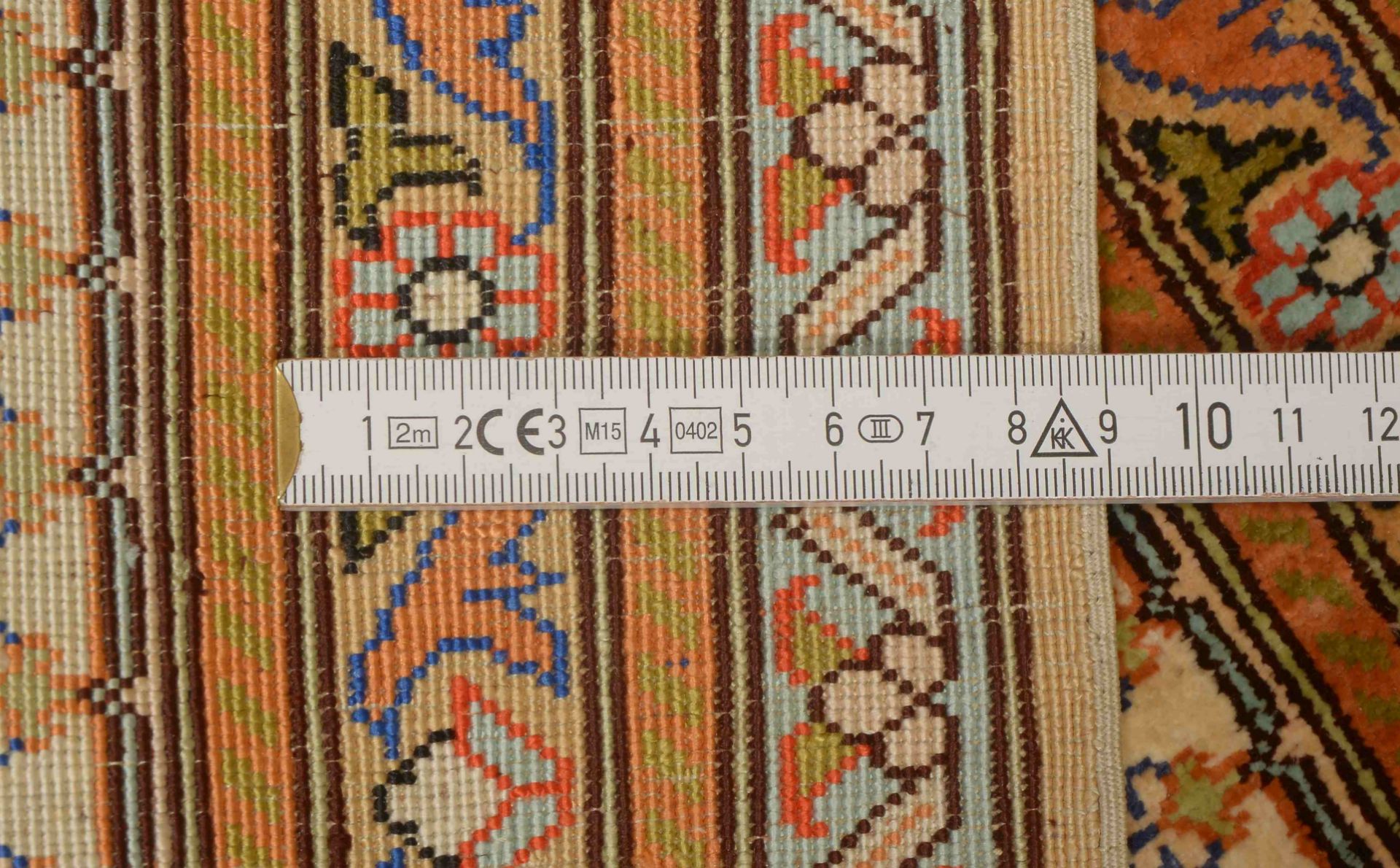 Kleiner Kayserii-Orientteppich, Seide auf Seide, feine bis mittelfeine Kn&uuml;pfung, Flor in gutem - Image 2 of 2