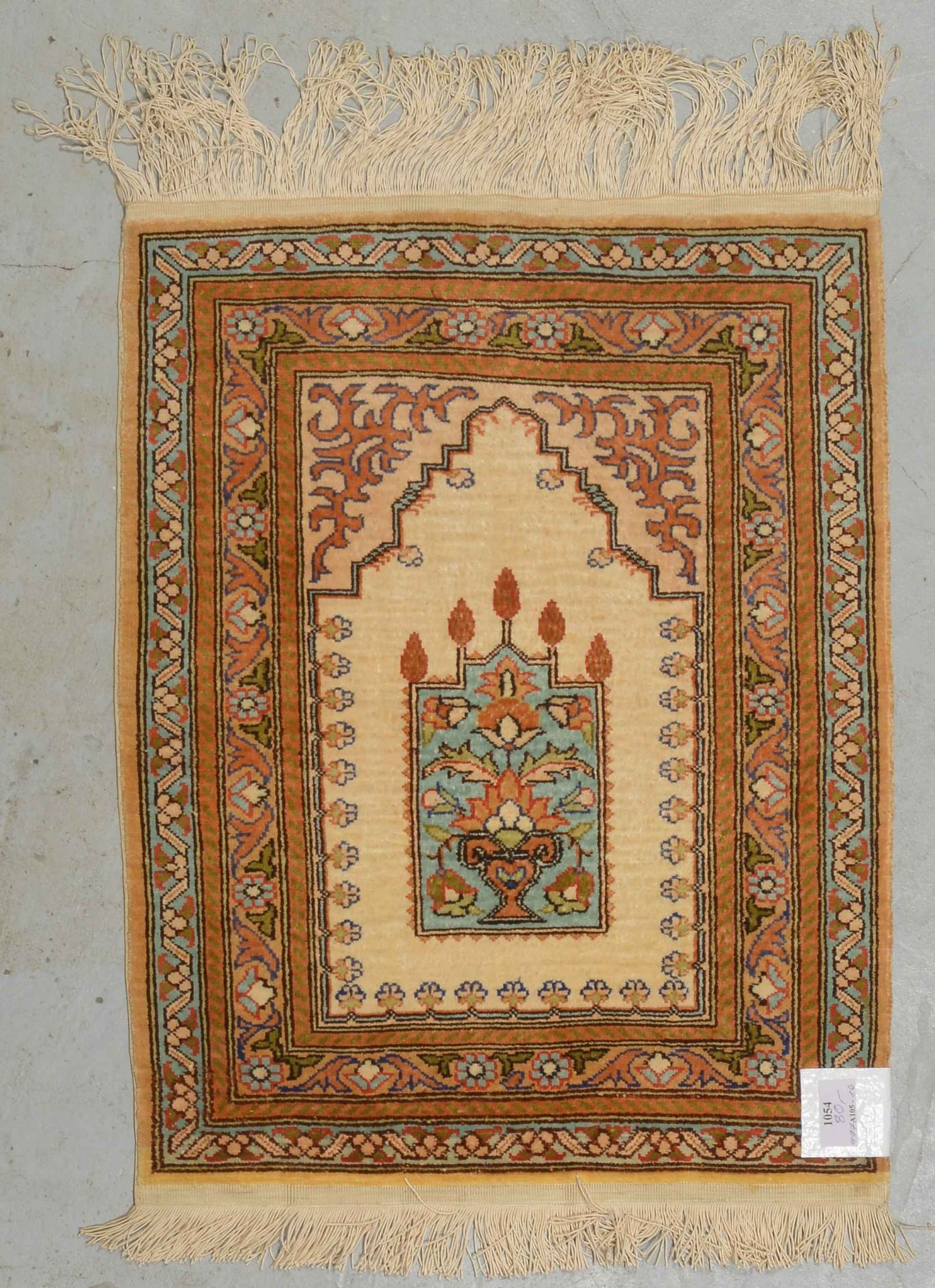 Kleiner Kayserii-Orientteppich, Seide auf Seide, feine bis mittelfeine Kn&uuml;pfung, Flor in gutem