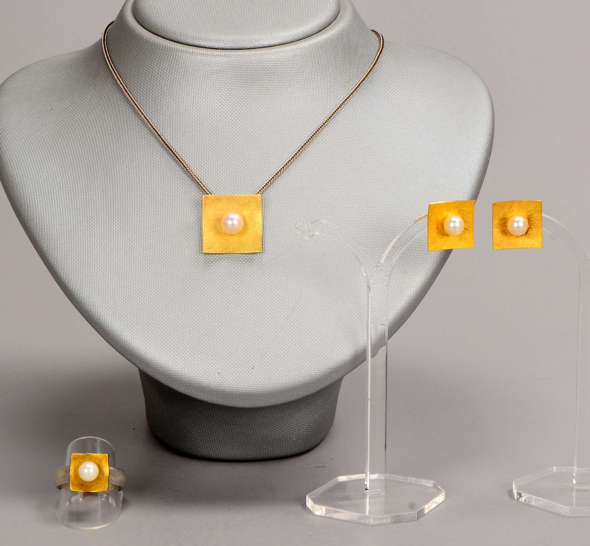 Designer-Schmuckset (Goldschmiedeanfertigung) 750 GG und Silber, mit Perlenbesatz, 3 Teile: Collier,