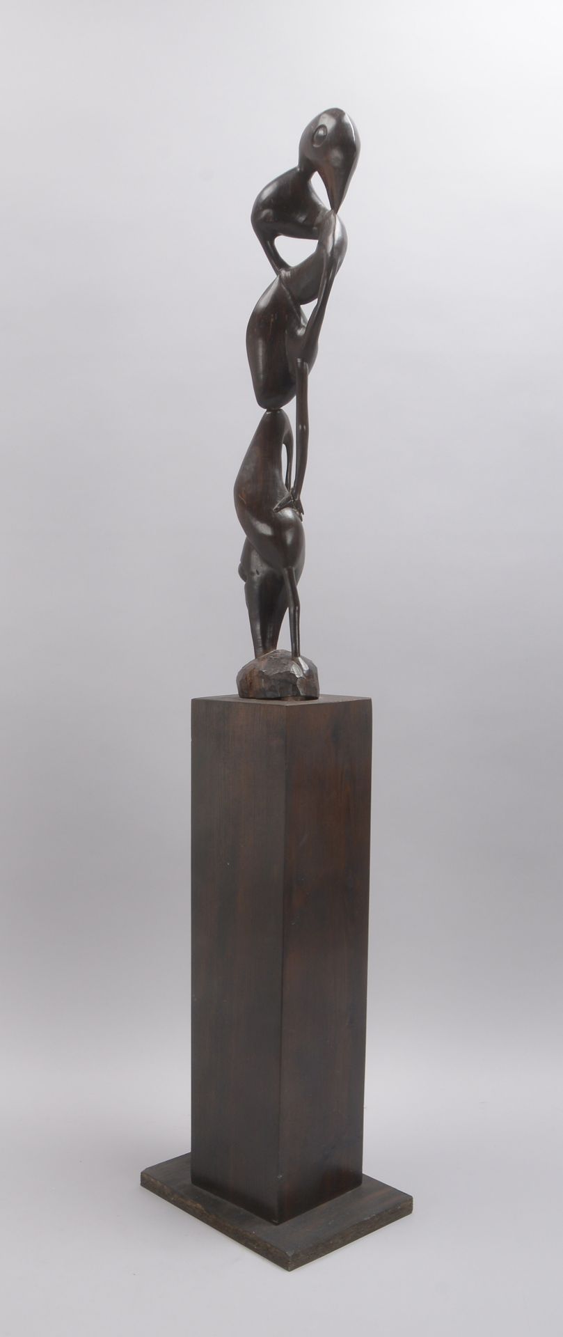Holzskulptur (Afrika), Figur auf Holzsockel; H&ouml;he 116 cm - Image 2 of 3
