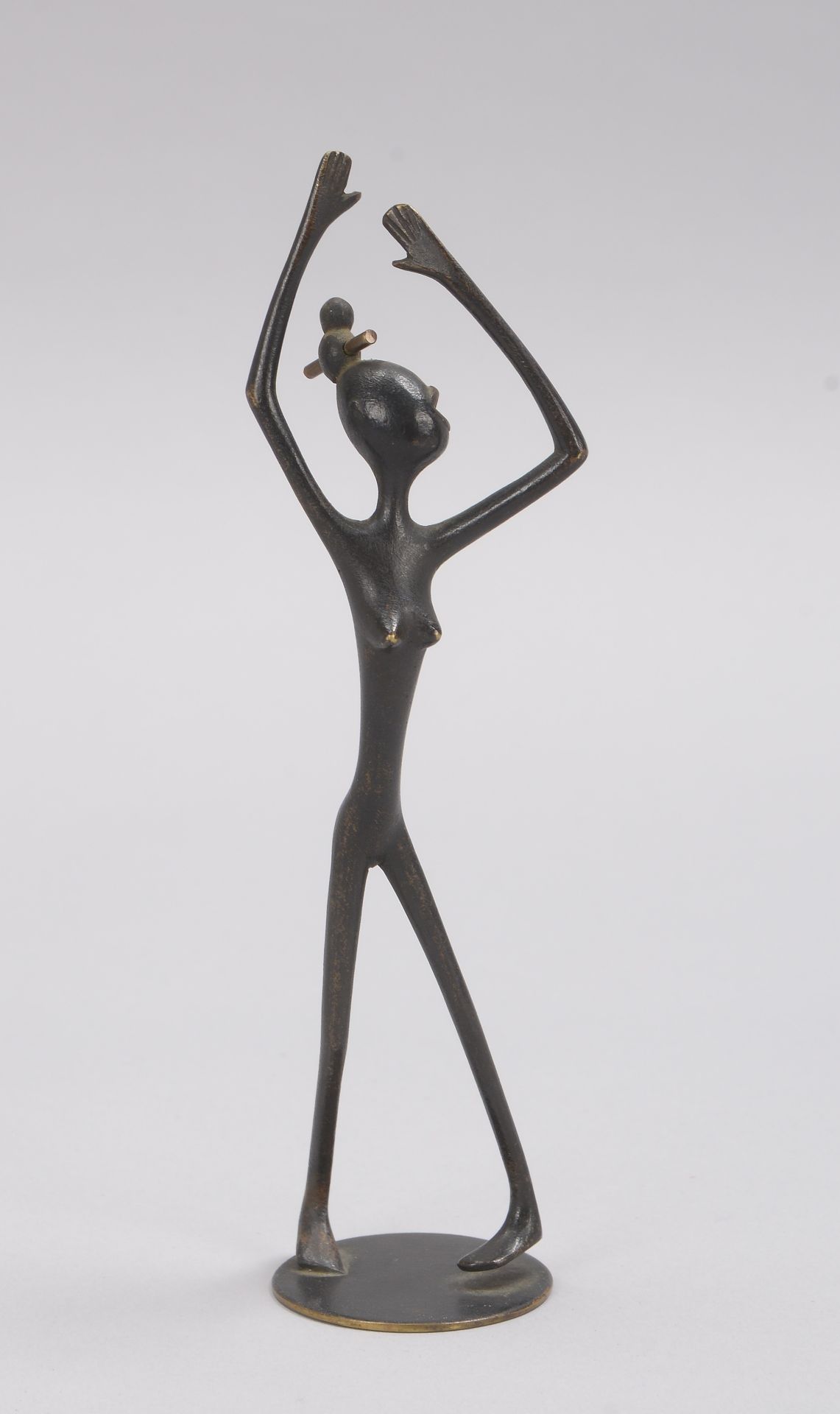 Hagenauer Werkst&auml;tten/Wien, &#039;Tanzende Afrikanerin&#039;, Bronze, Figur auf runder Plinthe,