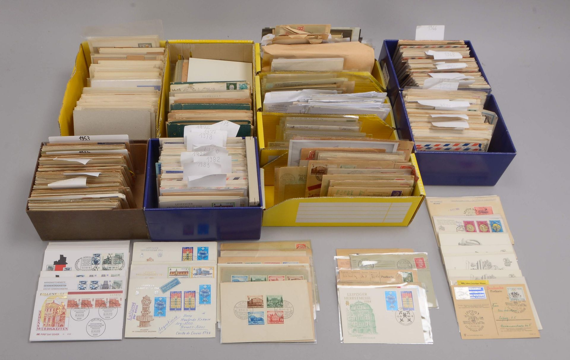 Briefmarken: Sammlung mit mindestens 1000 Sonderausgaben unterschiedlicher Zeiten bis 'DDR'