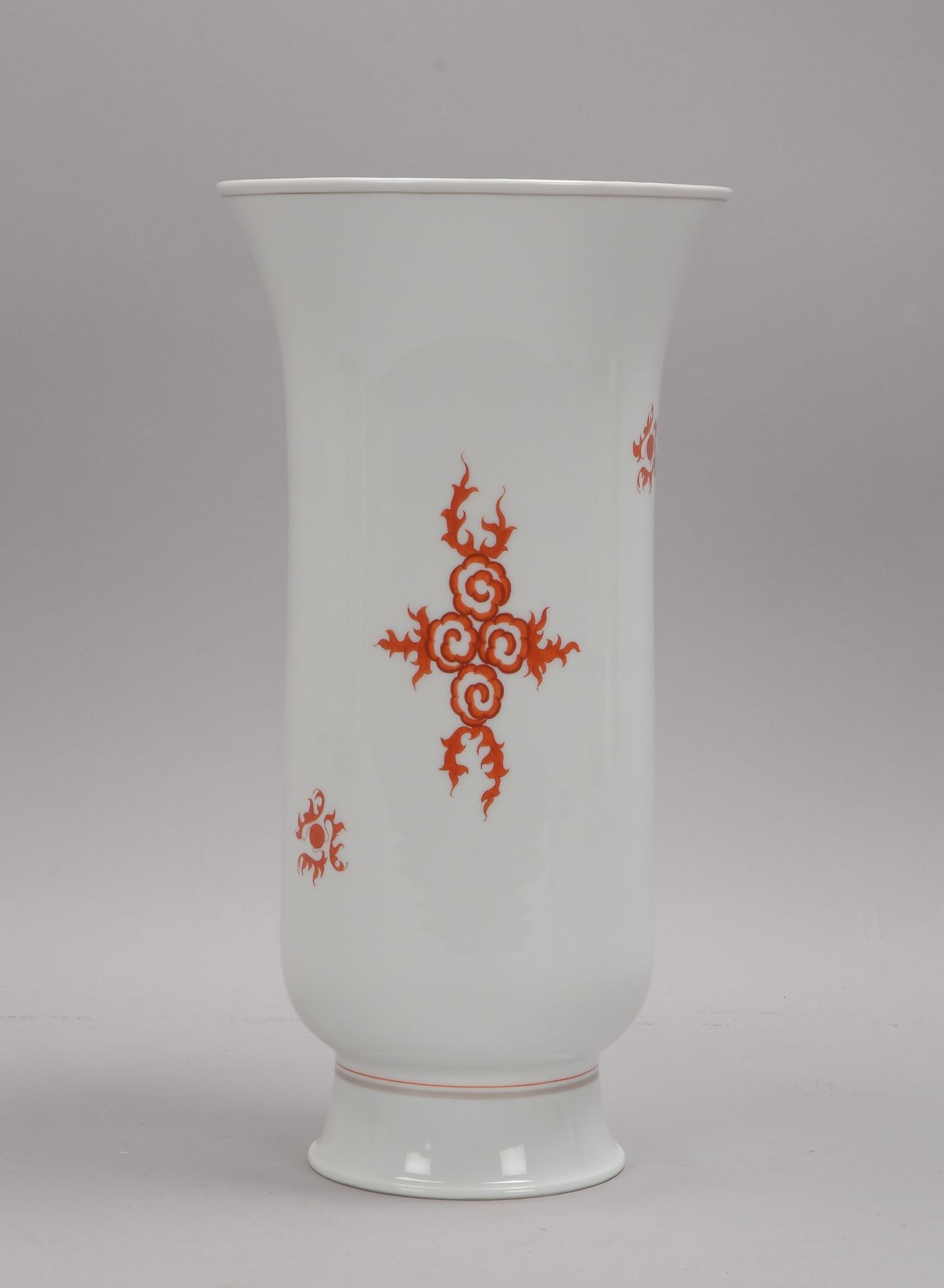 Meissen (Schwertermarke, I. Wahl), Porzellanvase, Dekor &#039;Roter Drache&#039;; H&ouml;he 35 cm, & - Image 2 of 3