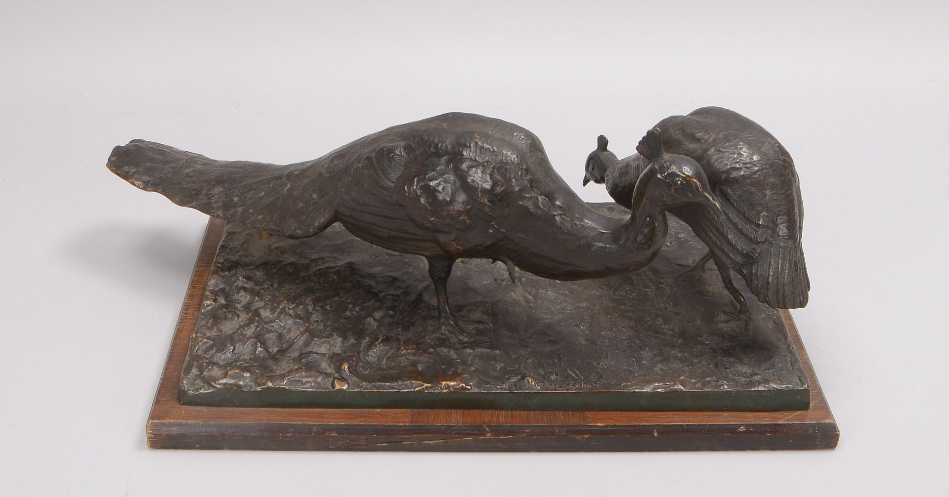 Dücker-Zahn, Marta (1888 - 1973), Bronze-Figurengruppe, 'Pfauen', auf Natursockel signiert - Bild 3 aus 4