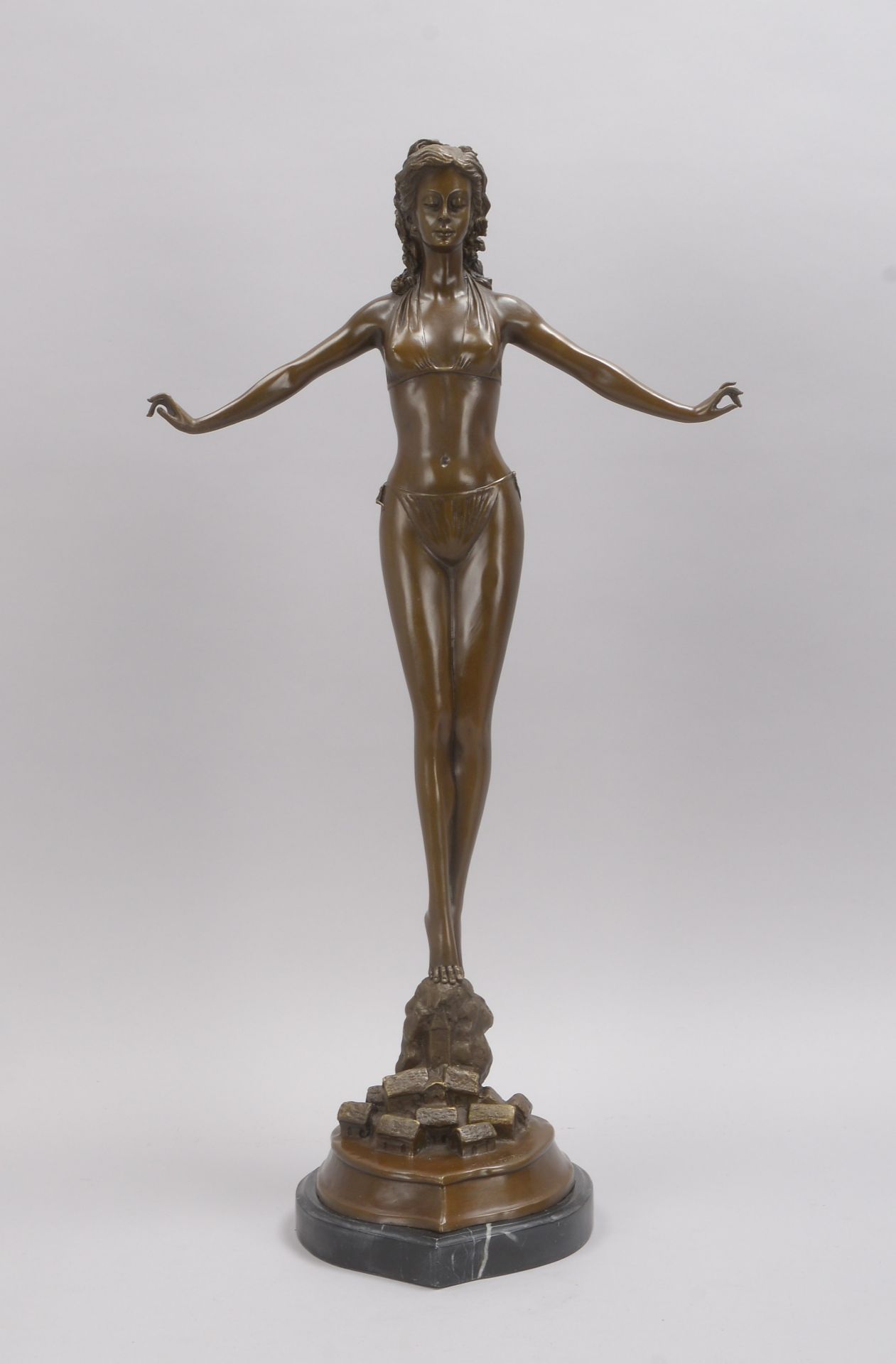 Bronzeskulptur (nach Jules Jouane), &#039;Badende im Bikini&#039;, signiert, Figur mit Gie&szlig;erp