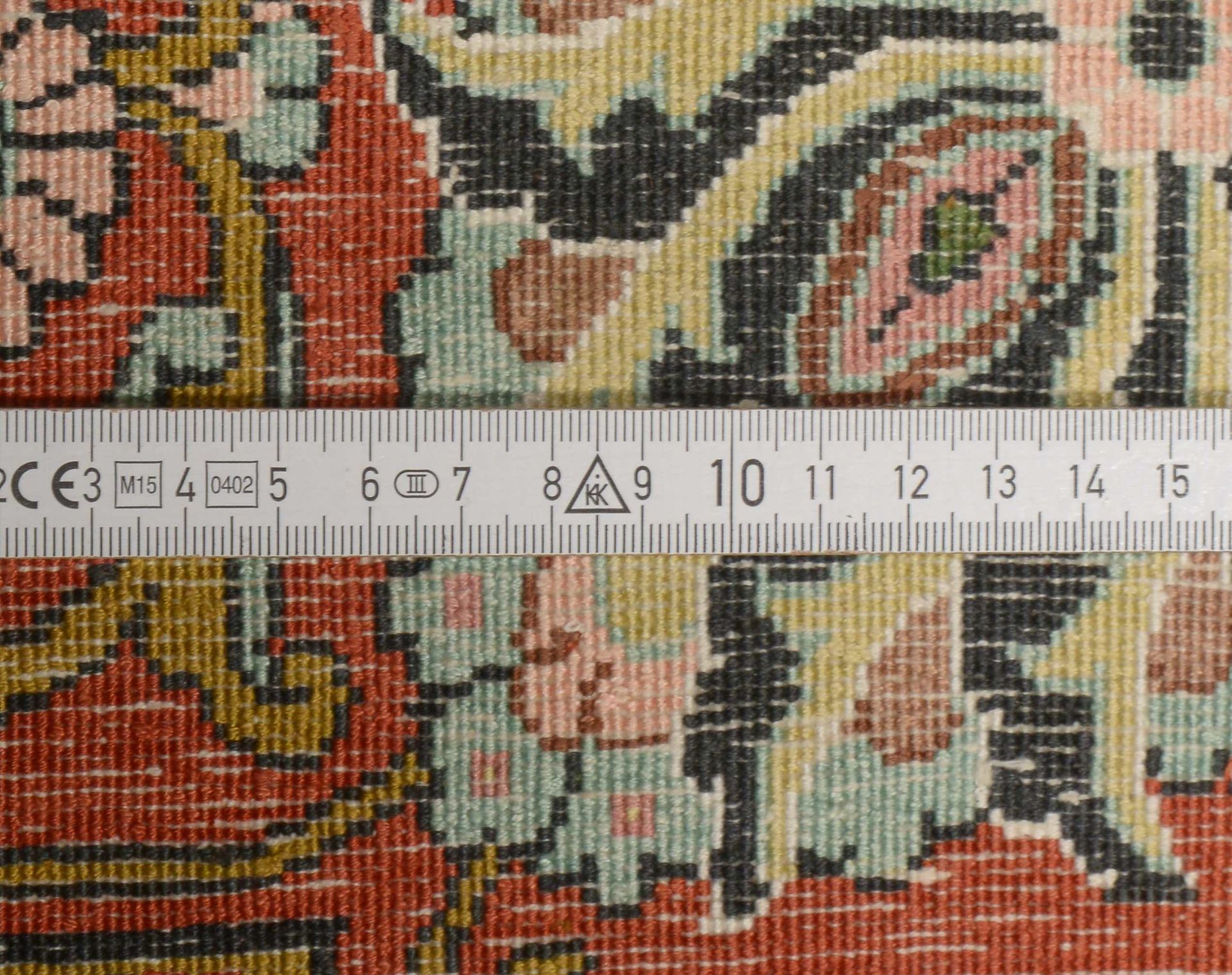 Kaschmir-Seidenteppich, mittelfeine Kn&uuml;pfung, hellgrundig, mit Baummotiv und Vogelmotiven - Image 2 of 2