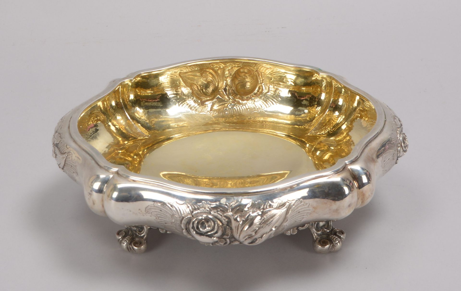 Schale (Deutschland), 900 Silber (mehrfach punziert), handgeschlagen/handgetrieben, innen vergoldet - Bild 2 aus 2
