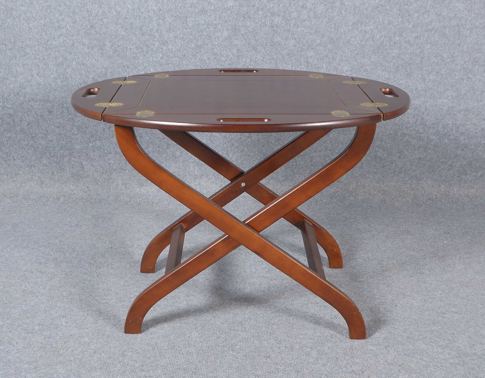 Captain&#039;s Table (England), Mahagonifurnier, mit Scherenuntergestell; H&ouml;he 53 cm, &Oslash;