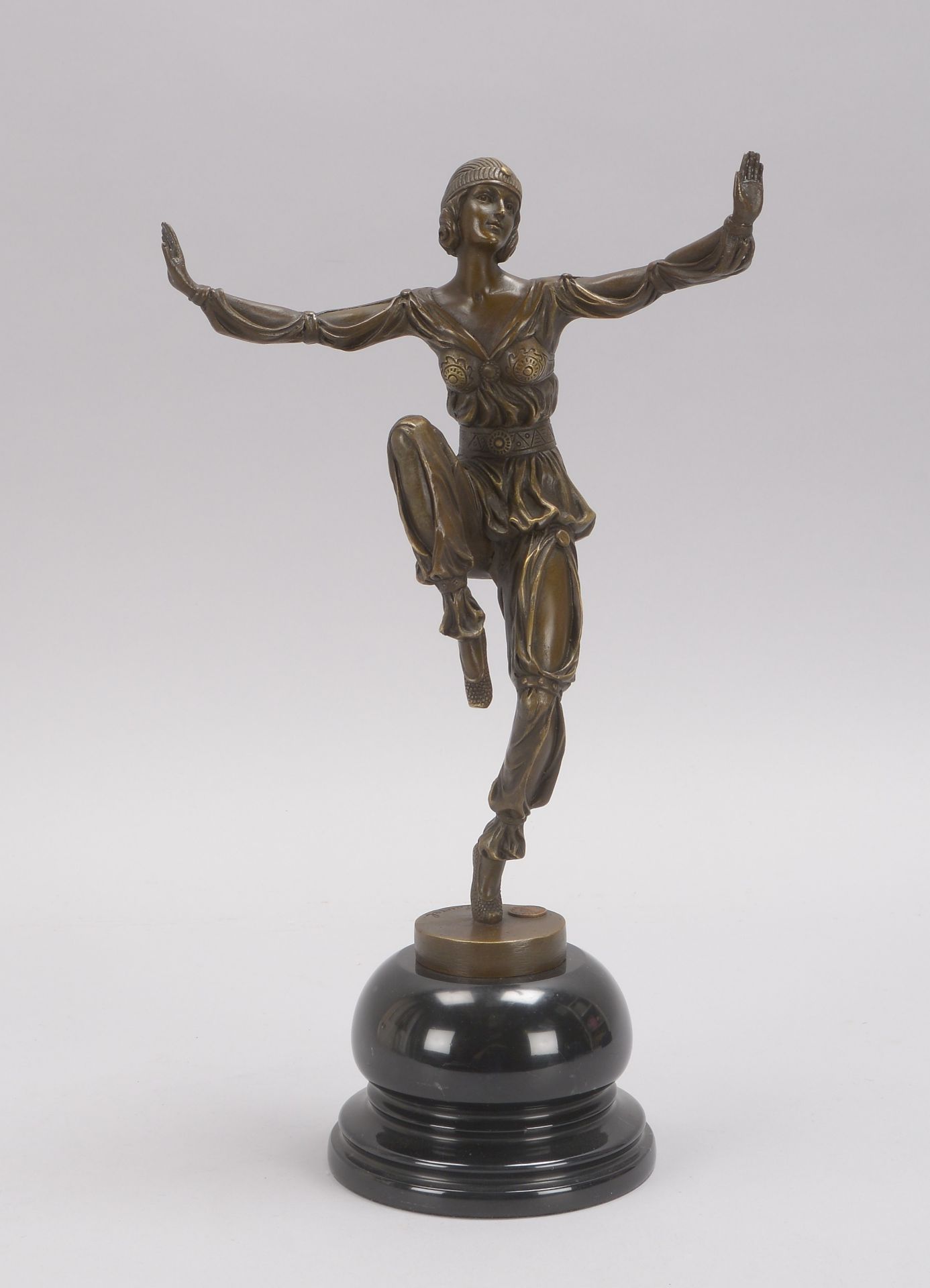 Bronzeskulptur (nach P. Laurel), &#039;Art d&eacute;co-T&auml;nzerin&#039;, signiert, Figur mit Gie&