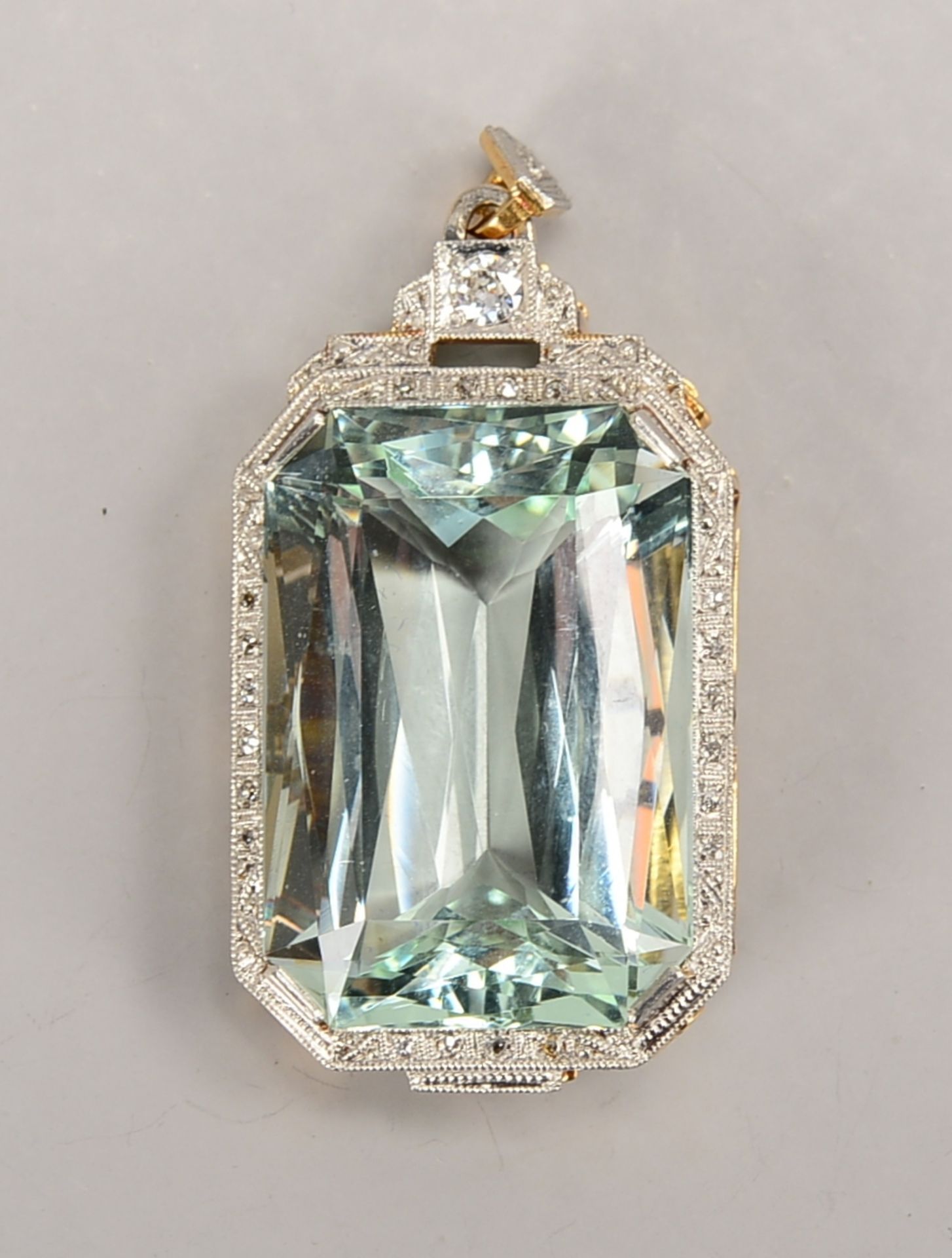 Art déco-Anhänger, antik, mit einem natürlichen Aquamarin von ca. 43,76 ct/lupenrein, Smaragdschliff - Bild 5 aus 5