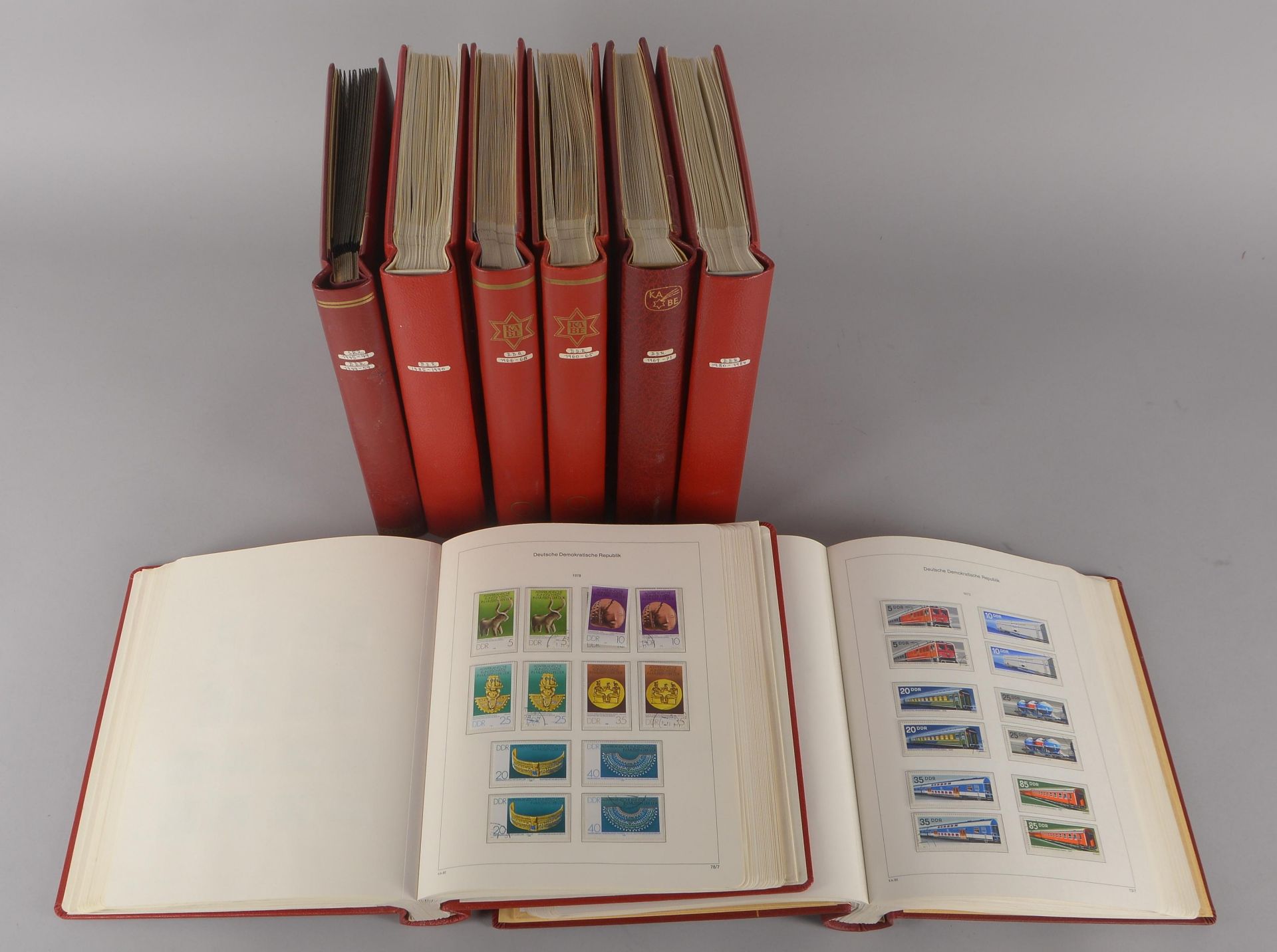 Briefmarkensammlung, 1945 - 1989: 'DDR' und 'SBZ', in 8x Alben gesammelt (jeweils stark besammelt)