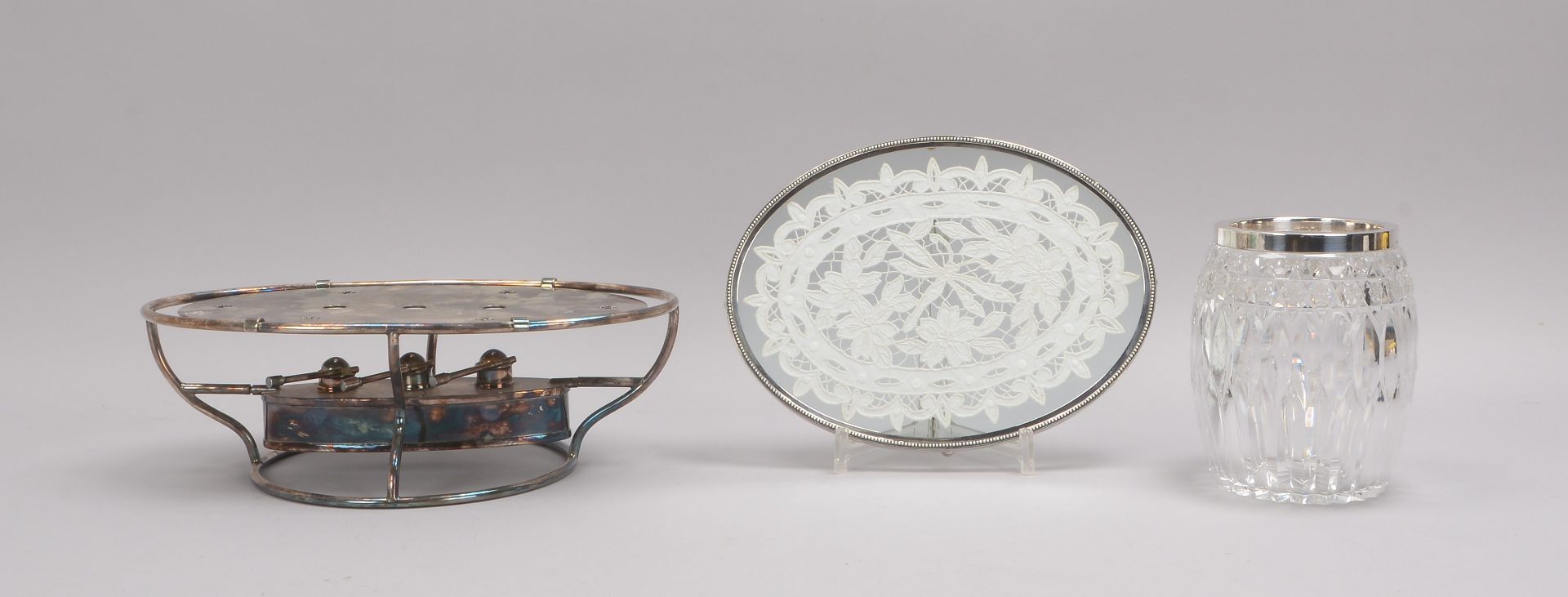 Tischglas-Konvolut: Kristallvase und Glastablett, Teile jeweils mit Silber-Montierung