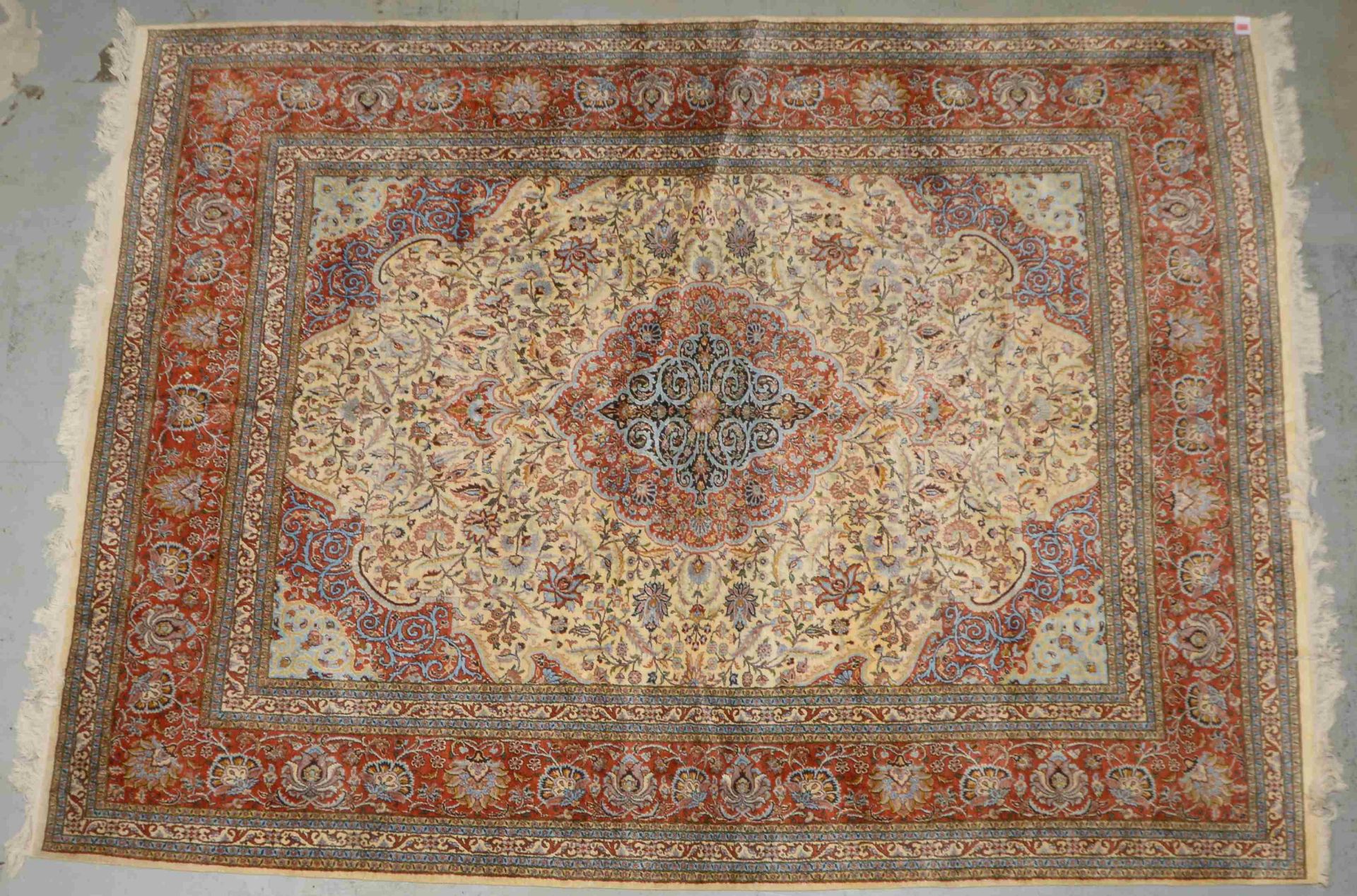Kaschmir-Orientteppich, Naturseide, feine Knüpfung, hellgrundig, floral gemustert, mit Medaillon