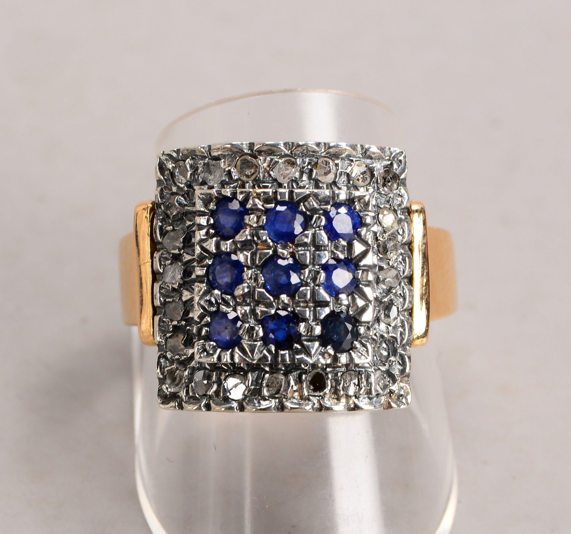 Ring, 585 RG und Silber, besetzt mit Saphiren und Diamanten/je ca. 0,14 ct, Ma&szlig;e Ringkopf 15 x - Image 2 of 2