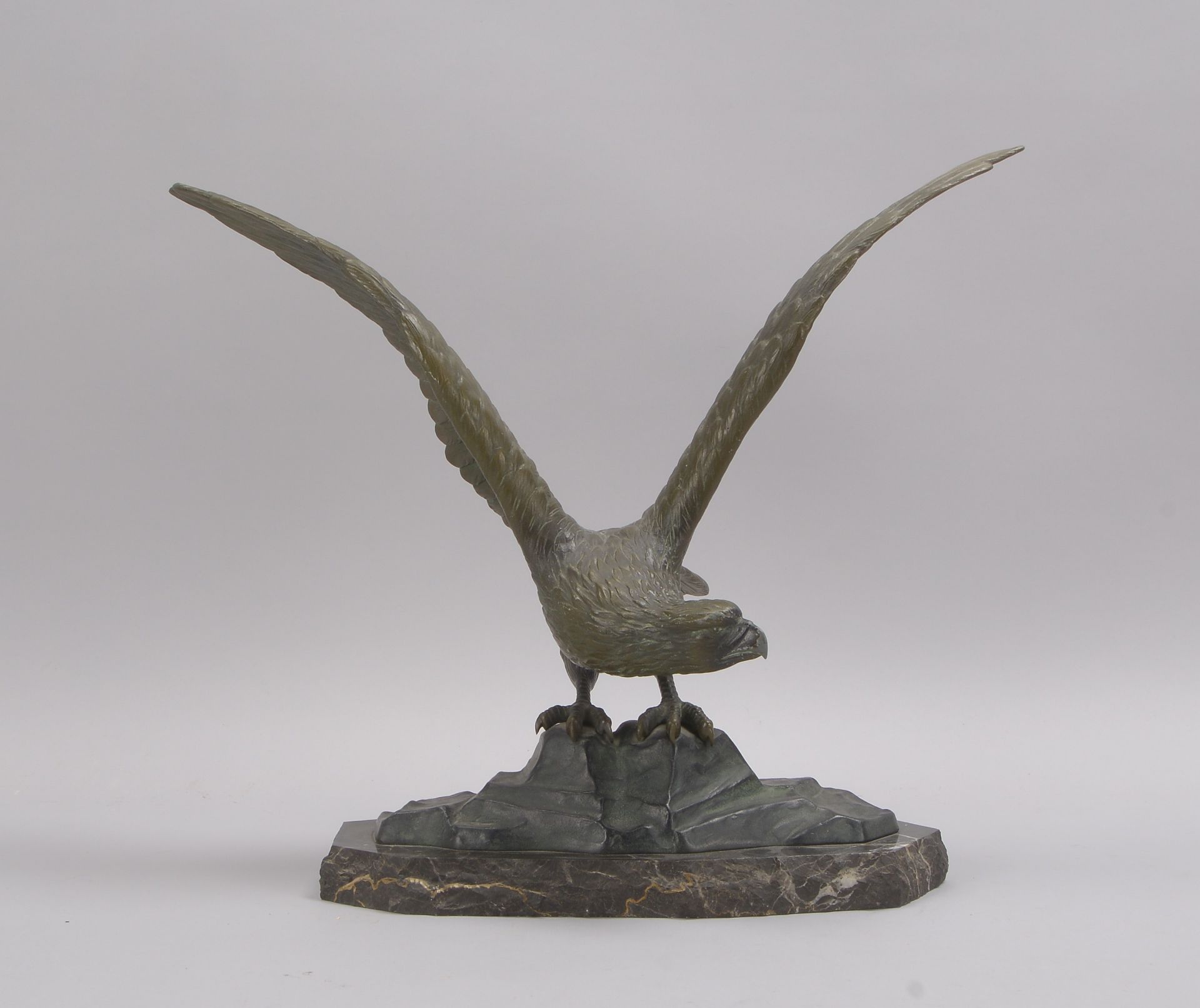 Jensen, Peder Marius (1883 - 1925, Frederica/Dänemark), Weißmetall-Skulptur, 'Adler'