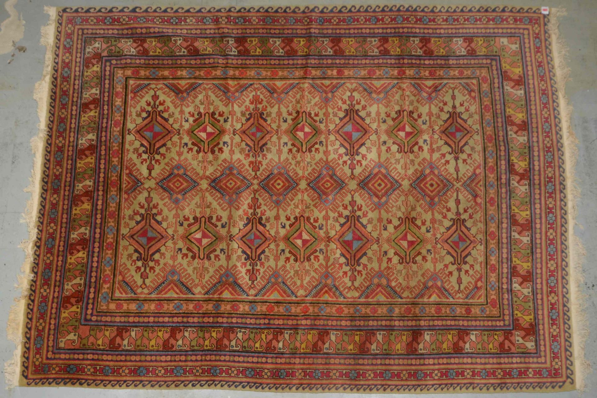 Sinkiang (Xinjiang)-Orientteppich, alt, ringsum komplett, Flor in gutem Zustand; Maße 363 x 271 cm