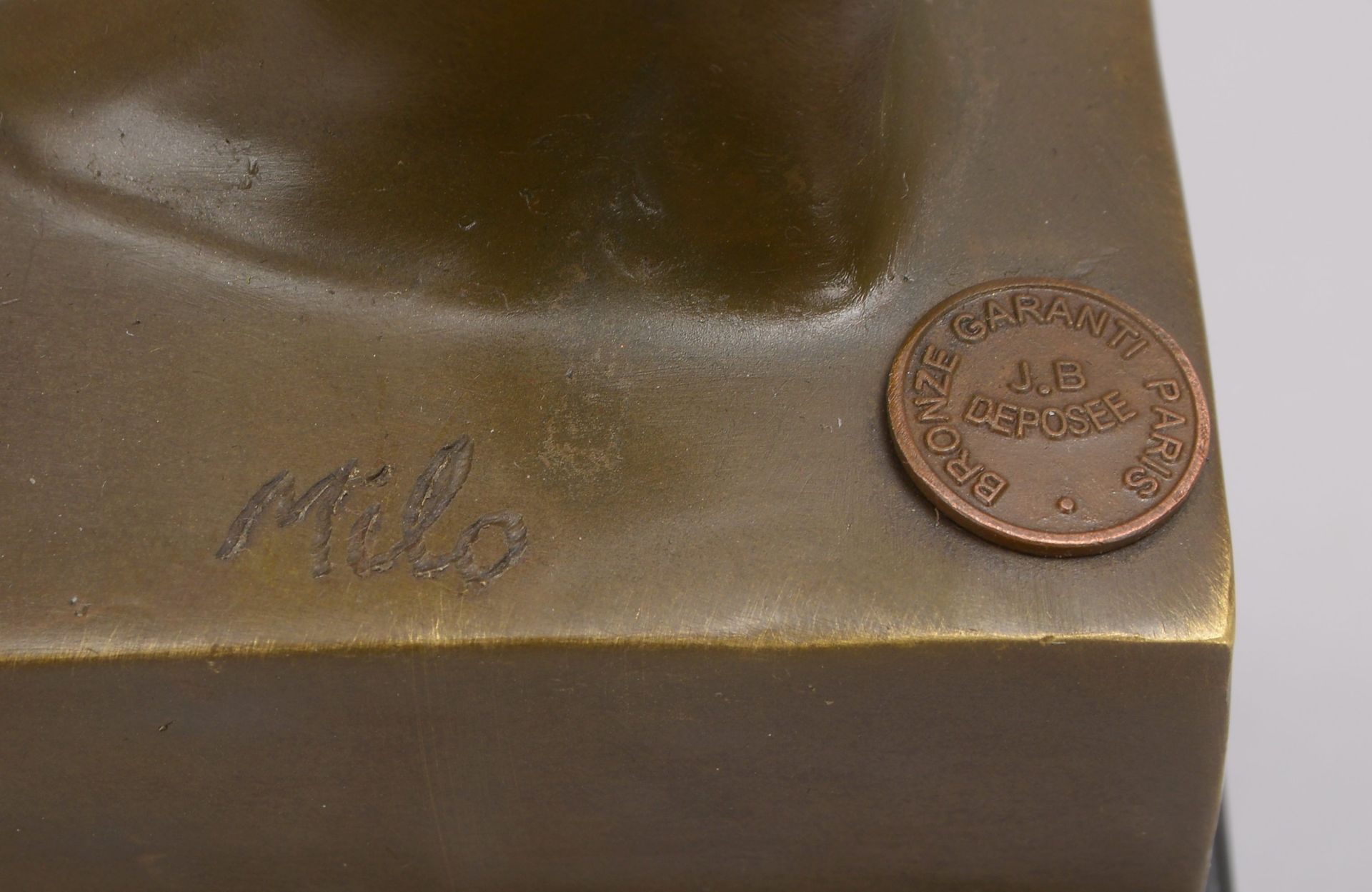 Bronzeskulptur (nach Milo), 'Ausdruckstänzerin', signiert, Figur mit Gießerpfennig, auf Marmorsockel - Bild 3 aus 3