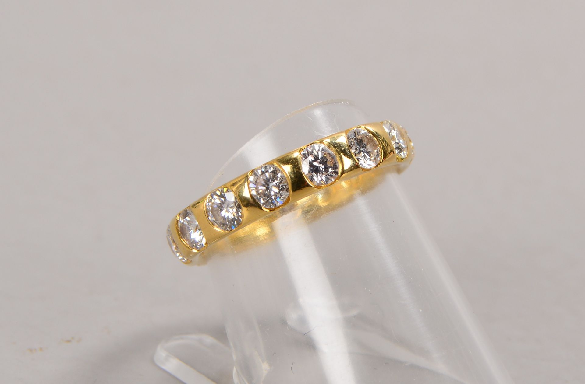 Ring, 750 GG (gestempelt, punziert 'CP' - ungedeutet!), mit 13-fachem Brillantbesatz/ca. 1,95 ct