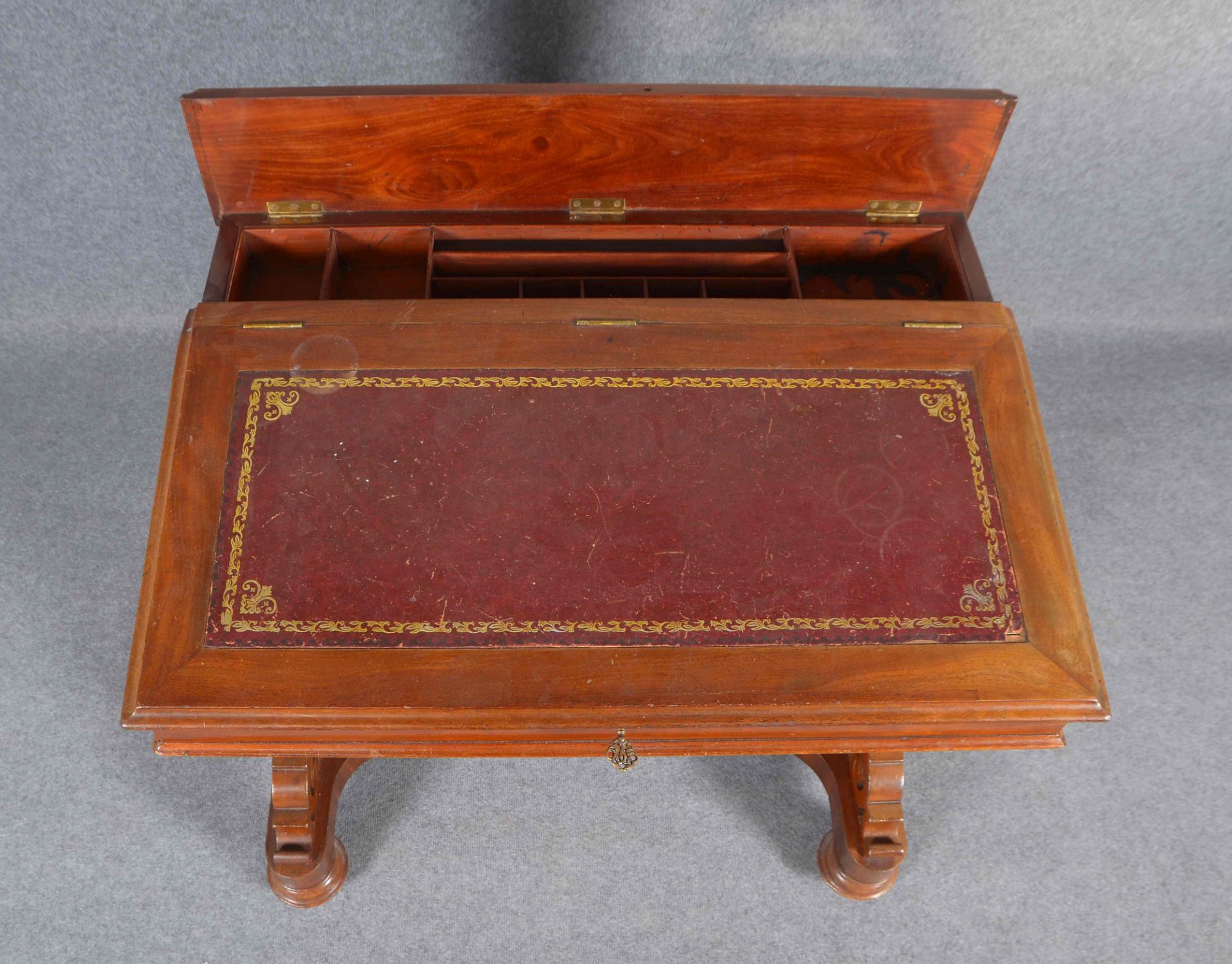 Schreibtisch/Pult, Mahagoni massiv, seitlich 2-t&uuml;riger Korpus, mit aufklappbarer Schreibklappe - Image 5 of 5
