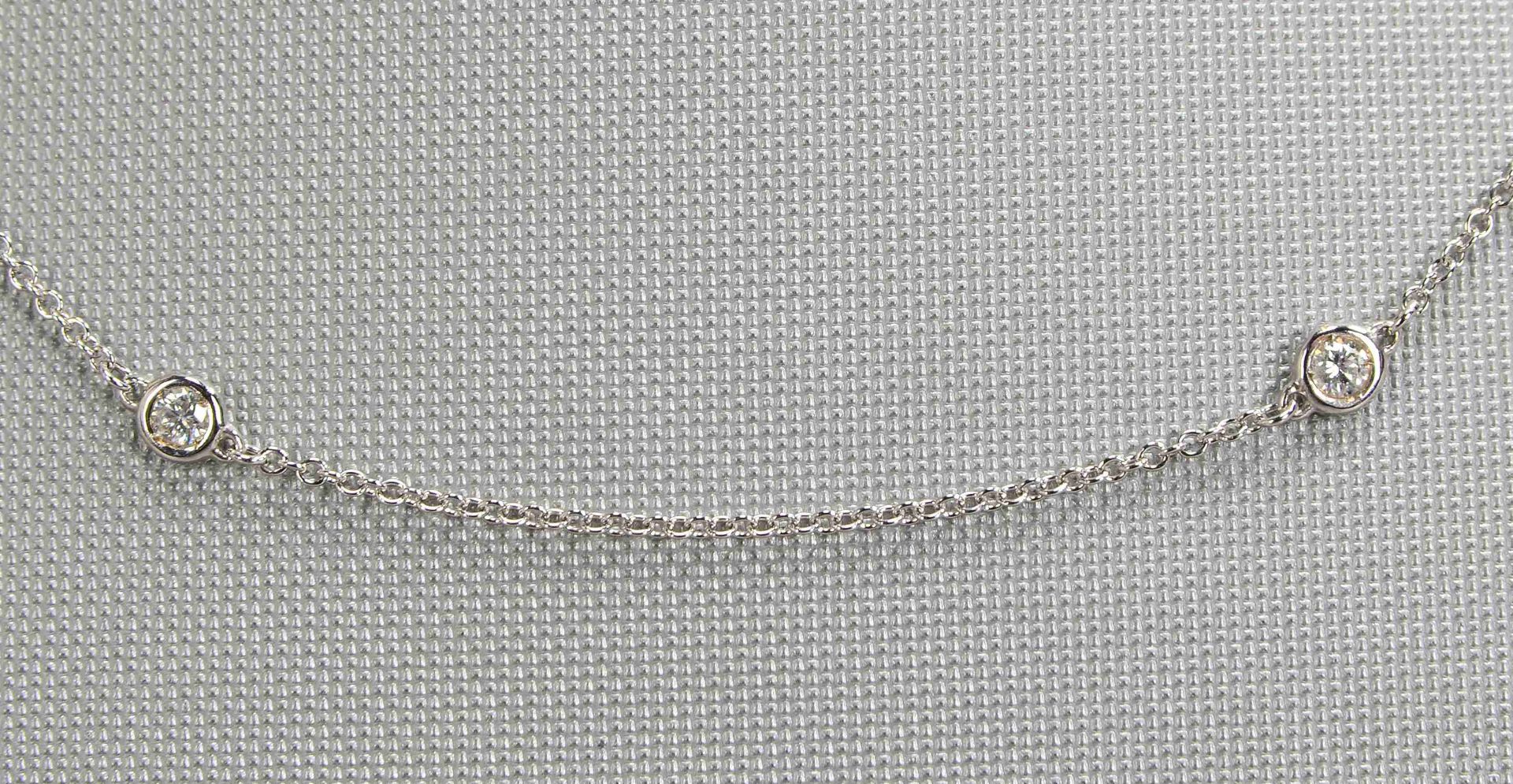 Halskette, 585 WG (gestempelt), besetzt mit 6x kleinen Brillanten/zusammen ca. 0,40 ct - Image 2 of 2
