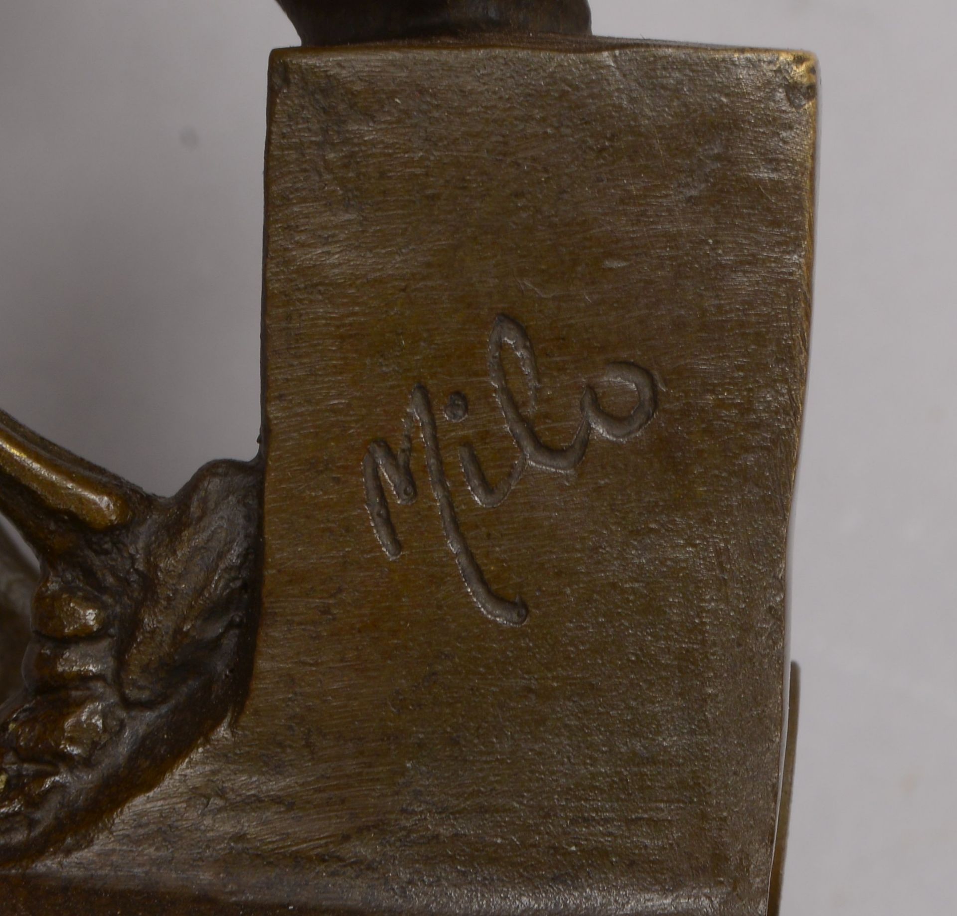 Bronzeskulptur (nach Milo), &#039;Skelett in Denkerpose&#039;, signiert, Figur auf Marmorplinthe; H& - Image 2 of 2