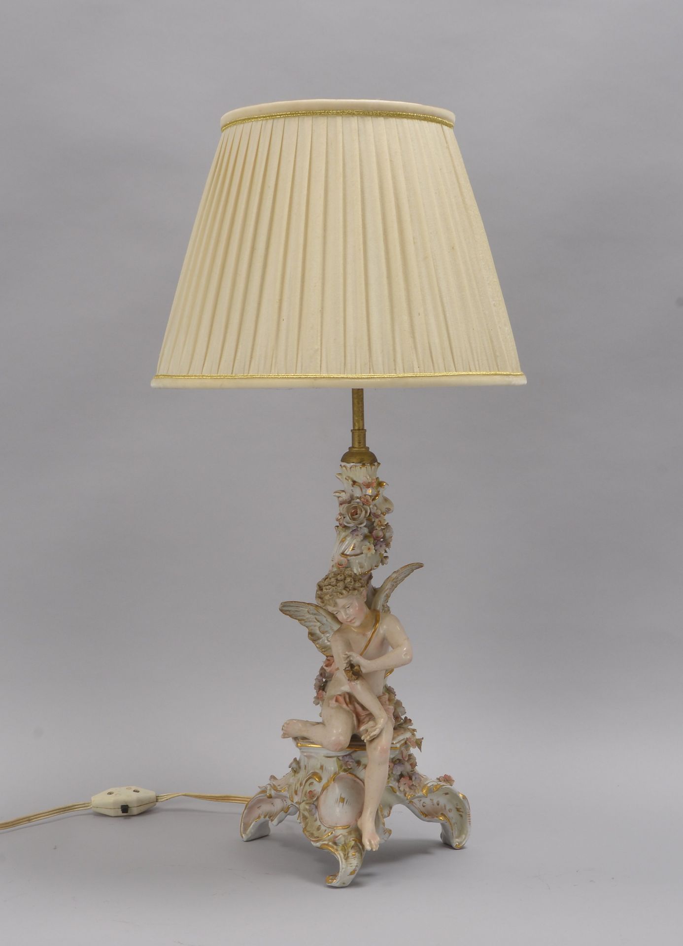 Schierholz, Porzellanlampe, 1-flammig, fig&uuml;rlicher Porzellanfu&szlig; mit Engelsfigur und Bl&uu