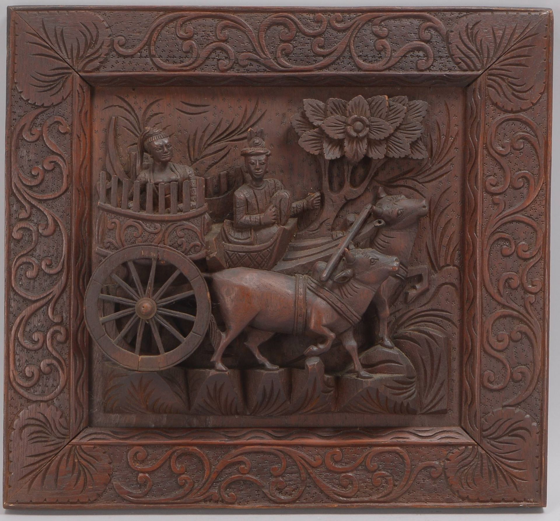 Reliefschnitzerei (Asien), &#039;Ochsenfuhrwerk mit zwei Treibern&#039;, Kassette im geschnitzten R