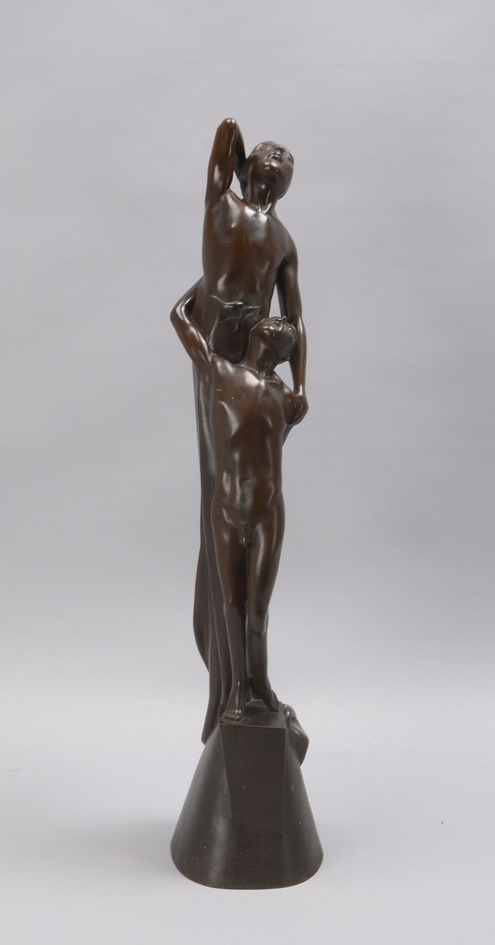 Bronzeskulptur, &#039;Hingabe&#039; - Darstellung zweier aneinandergelehnter schlanker Figuren, mono - Image 2 of 4